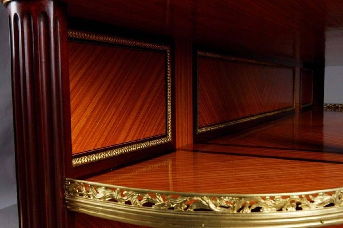 20° secolo, Meuble D'appui Credenza Sideboard in stile Luigi XVI in vendita 2