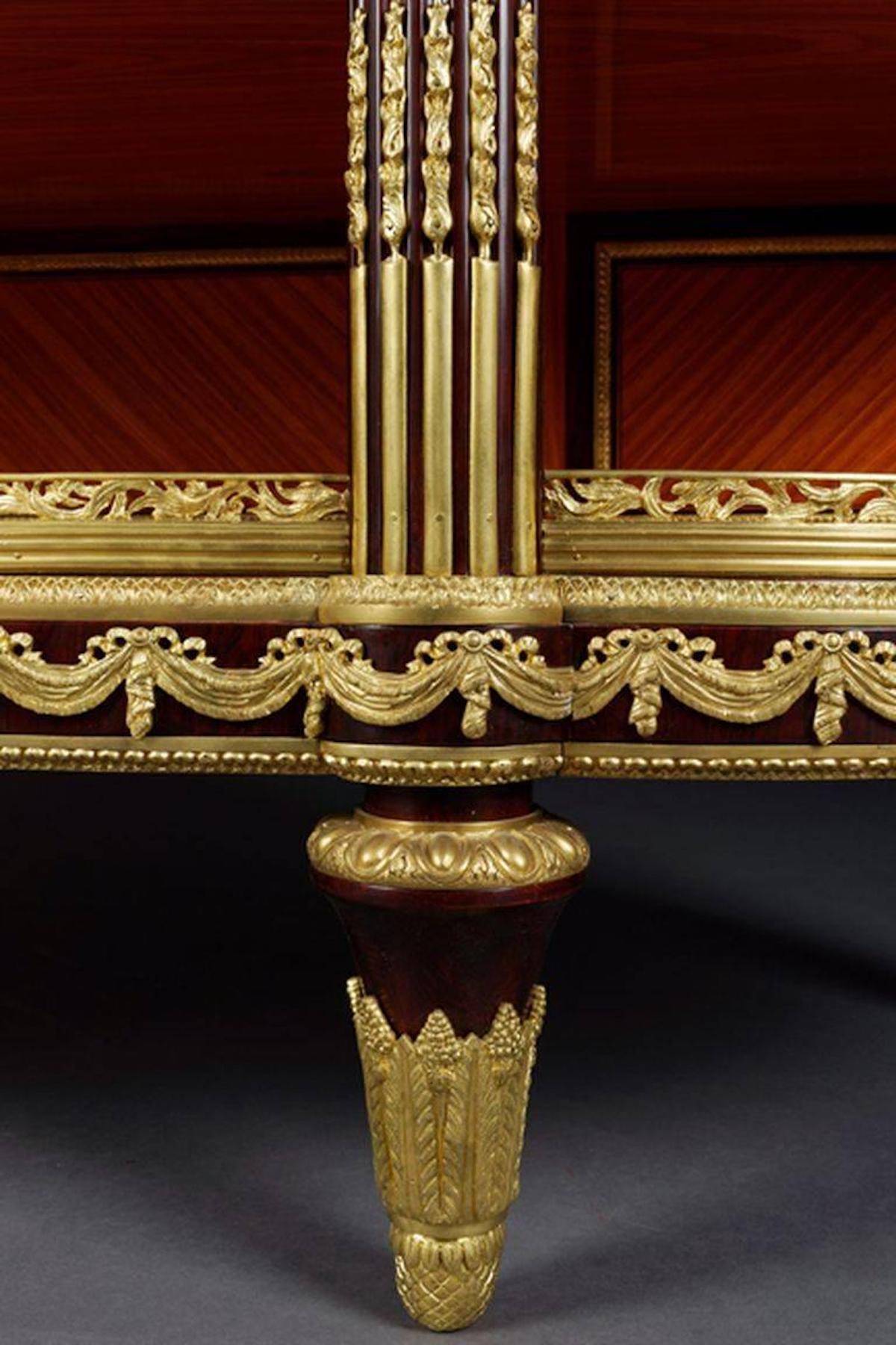 20° secolo, Meuble D'appui Credenza Sideboard in stile Luigi XVI in vendita 4