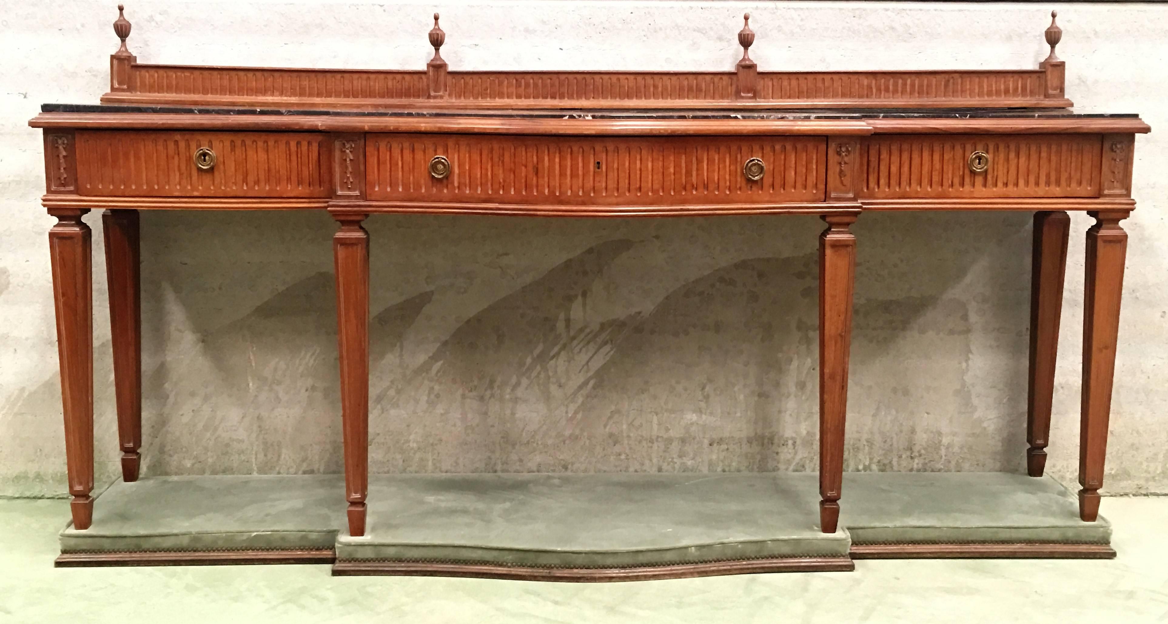 French Louis XVI style free standing console or sofa table with three drawers, fluted legs and a black marble top, circa 1920.
Elegant green velvet base and top with balls

Measure: Total height 45.27in
Height to the marble 36.61in.