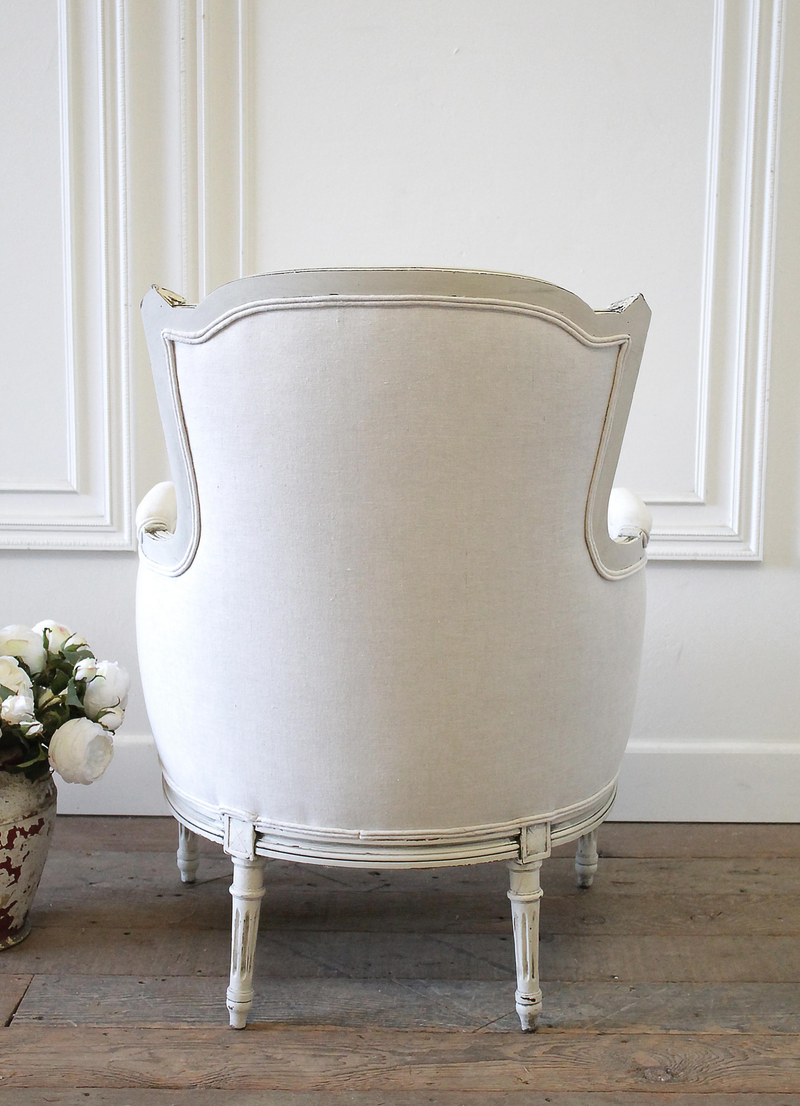 20th Century Louis XVI Style Painted French Bergere Chair in Natural Linen 7