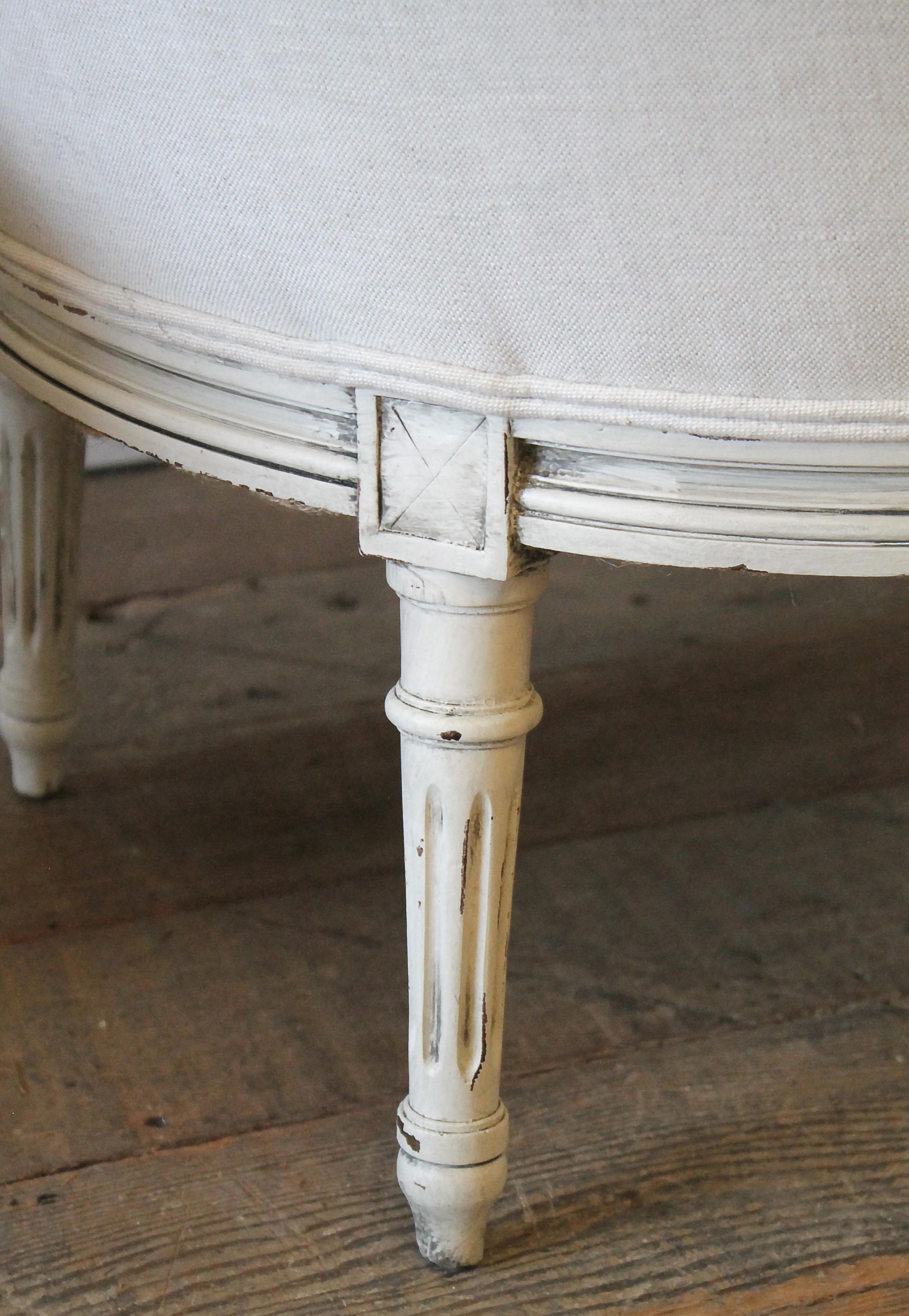 20th Century Louis XVI Style Painted French Bergere Chair in Natural Linen 10