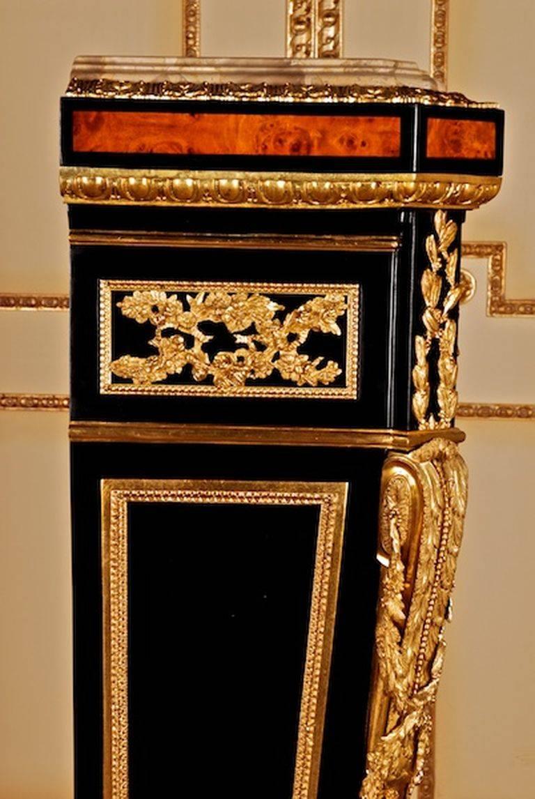 Sockel im Louis-XVI.-Stil des 20. Jahrhunderts nach Jean Henri Riesener im Angebot 3