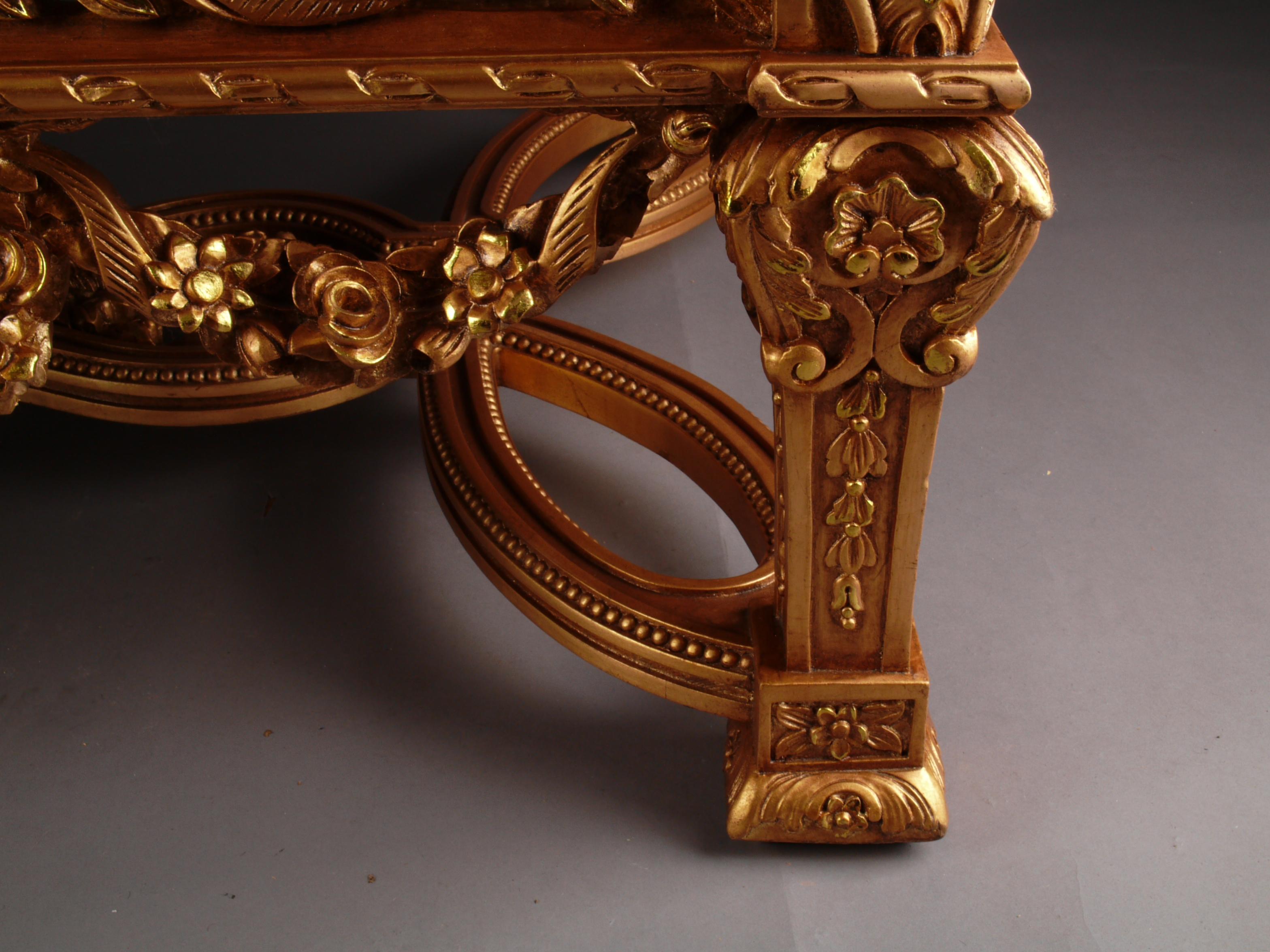 Couchtisch im Louis-XVI.-Stil des 20. Jahrhunderts, Pomp-Salon-Couchtisch aus massivem Buchenholz im Angebot 3