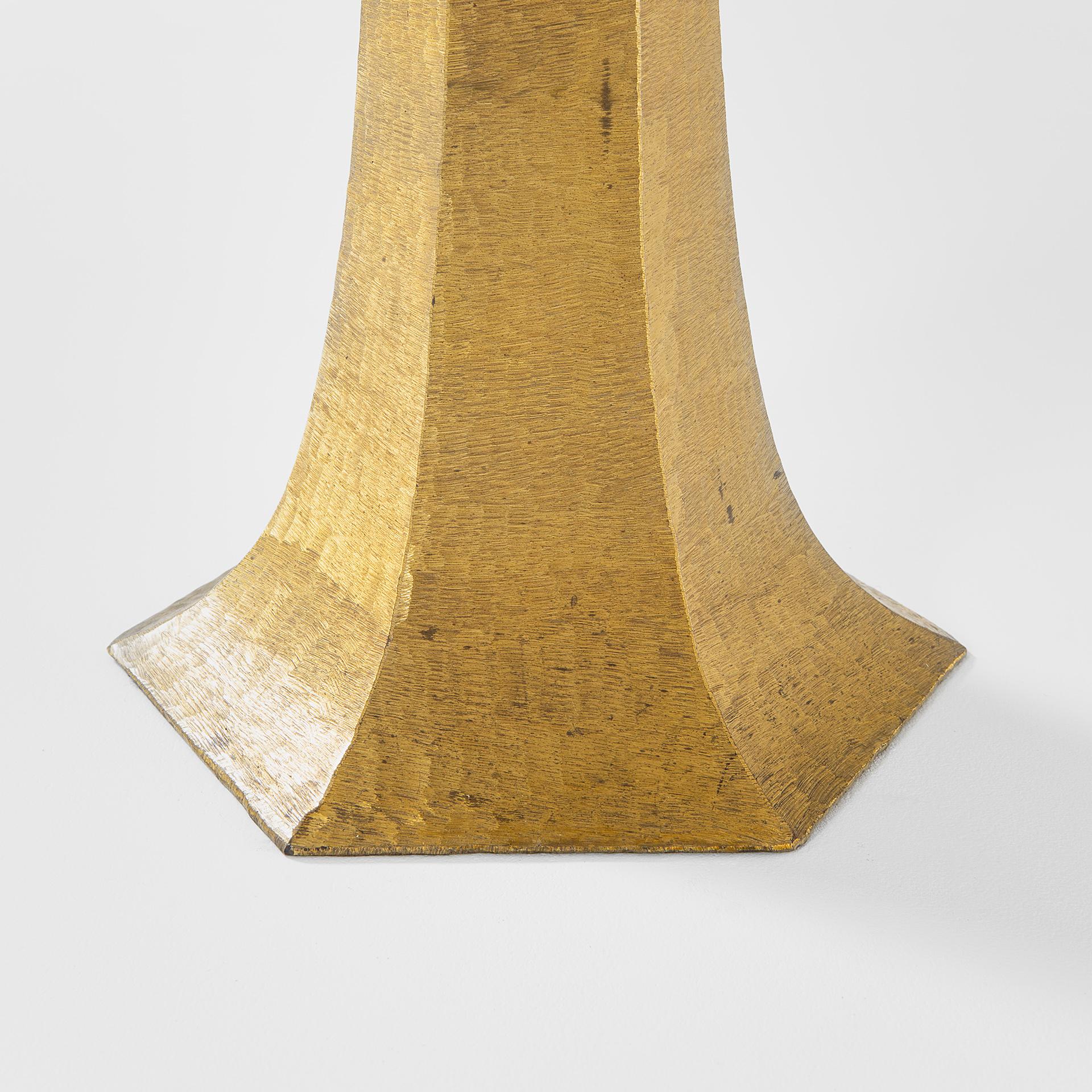 20th Century Big Table Lamp in Hammered Brass by Luciano Frigerio di Desio 70s In Good Condition For Sale In Turin, Turin