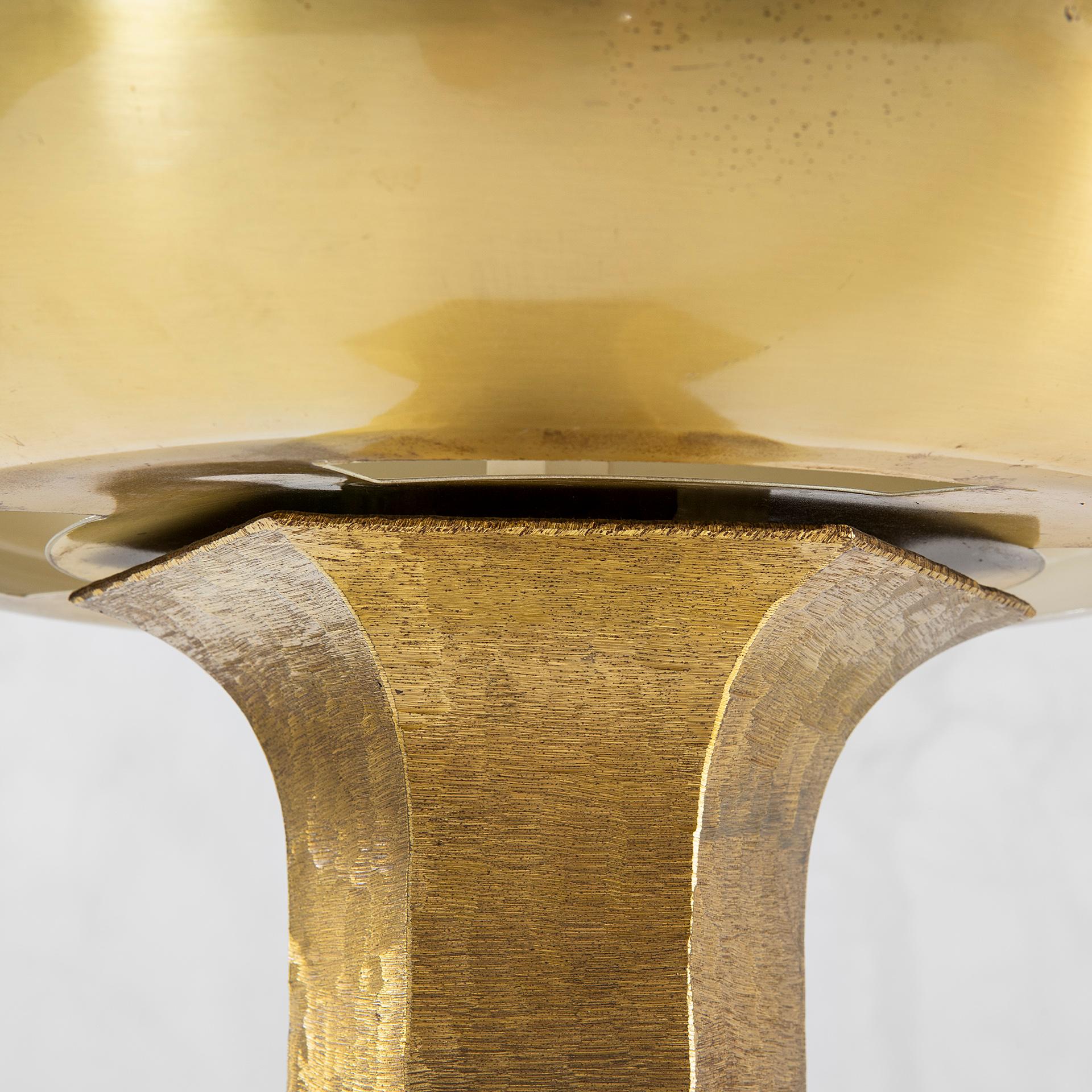 Late 20th Century 20th Century Big Table Lamp in Hammered Brass by Luciano Frigerio di Desio 70s For Sale