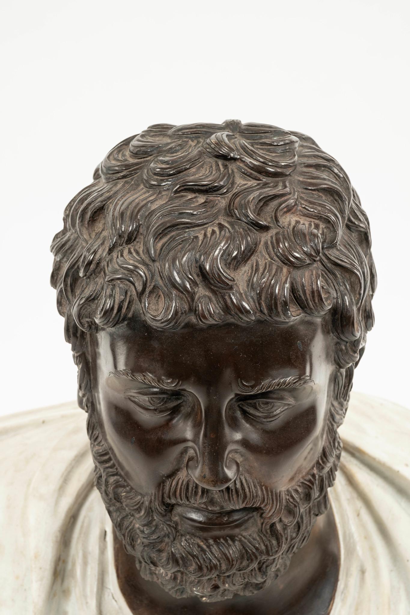 20e siècle Lucius Verus et Marcus Aurelius Bronze marbré  Bustes romains en vente 11