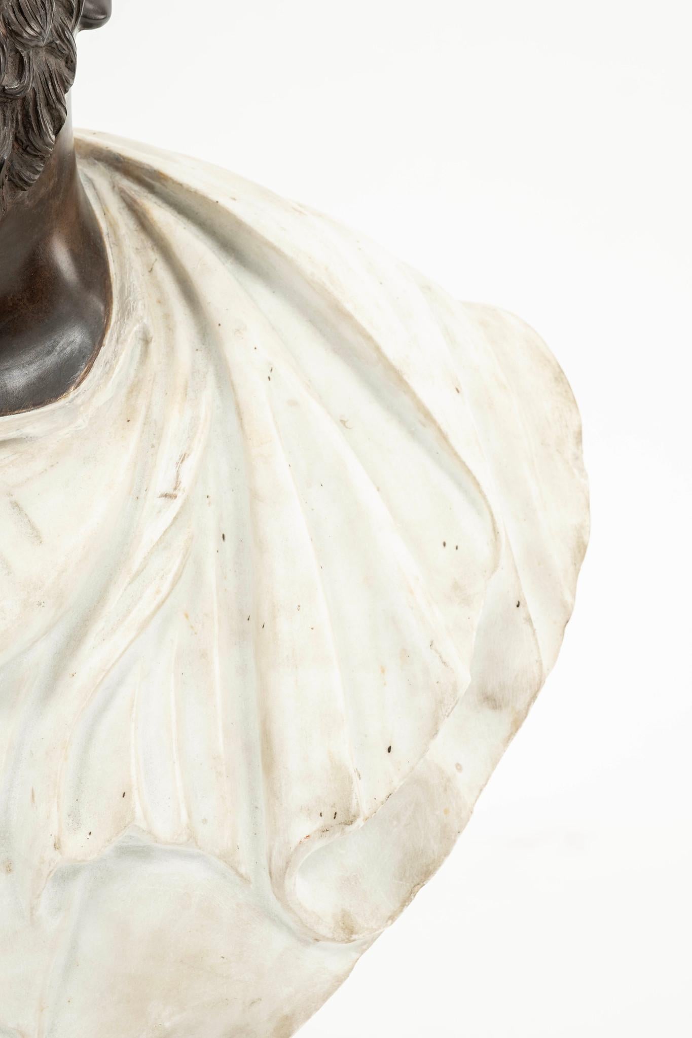 20e siècle Lucius Verus et Marcus Aurelius Bronze marbré  Bustes romains en vente 1