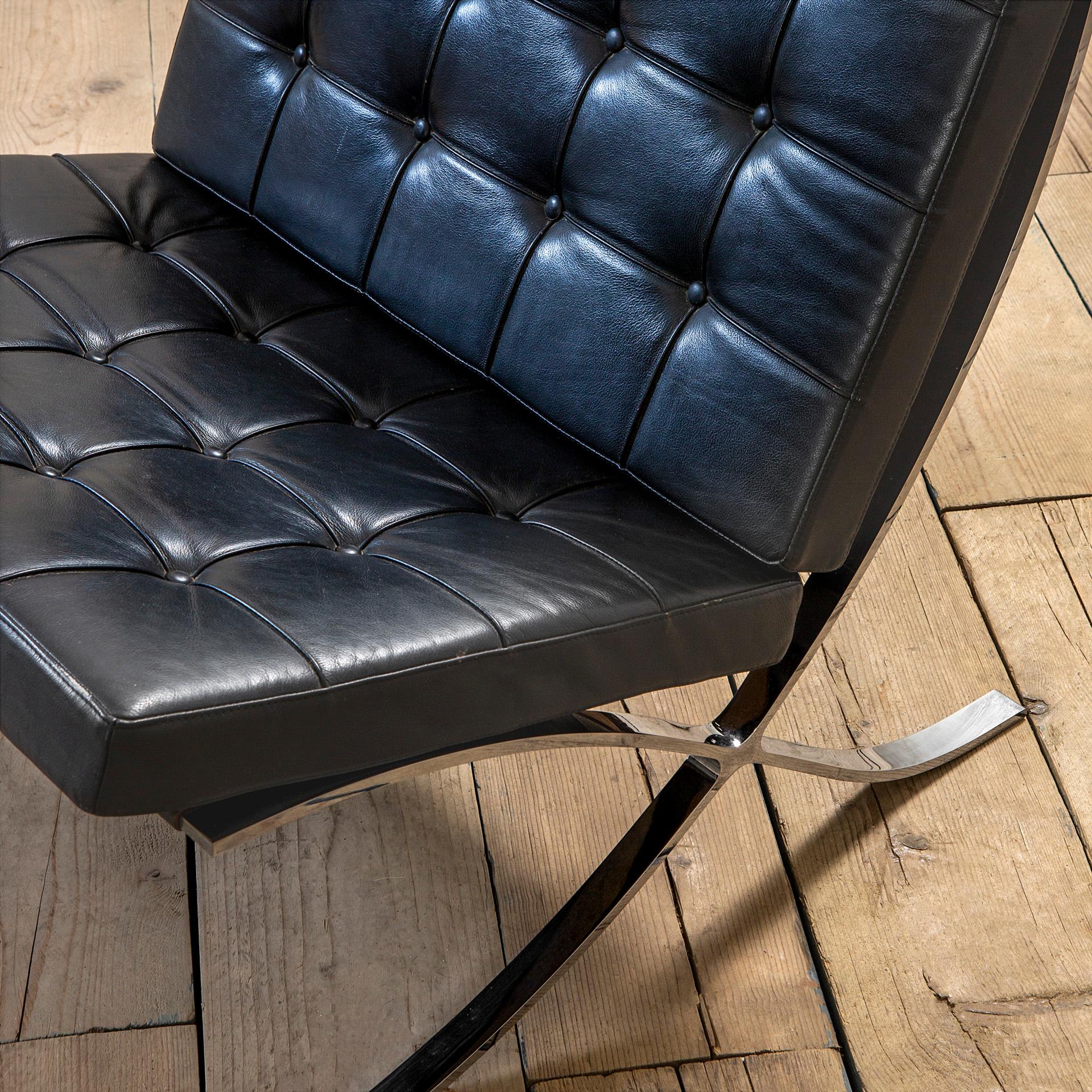 Milieu du XXe siècle Paire de sièges Ludwig Mies Van Der Roher du 20ème siècle mod. MR90 Barcelona en vente