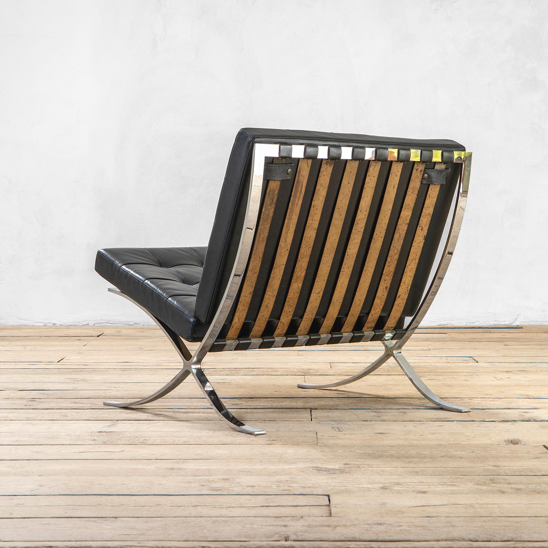Acier Paire de sièges Ludwig Mies Van Der Roher du 20ème siècle mod. MR90 Barcelona en vente
