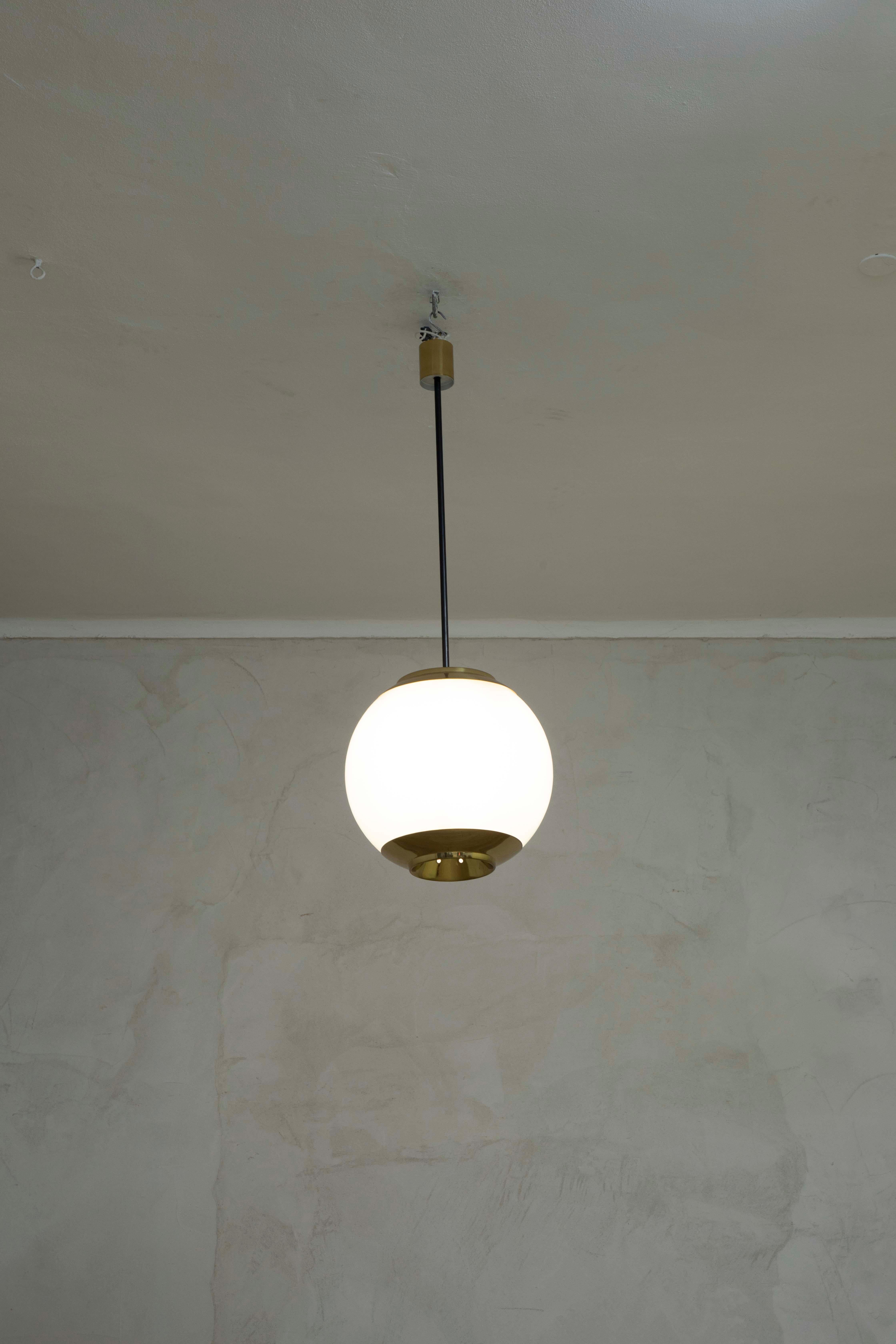 20th Century, Luigi Caccia Dominioni for Azucena Pair of Pendant Lamp mod. LS 2 in vendita 2