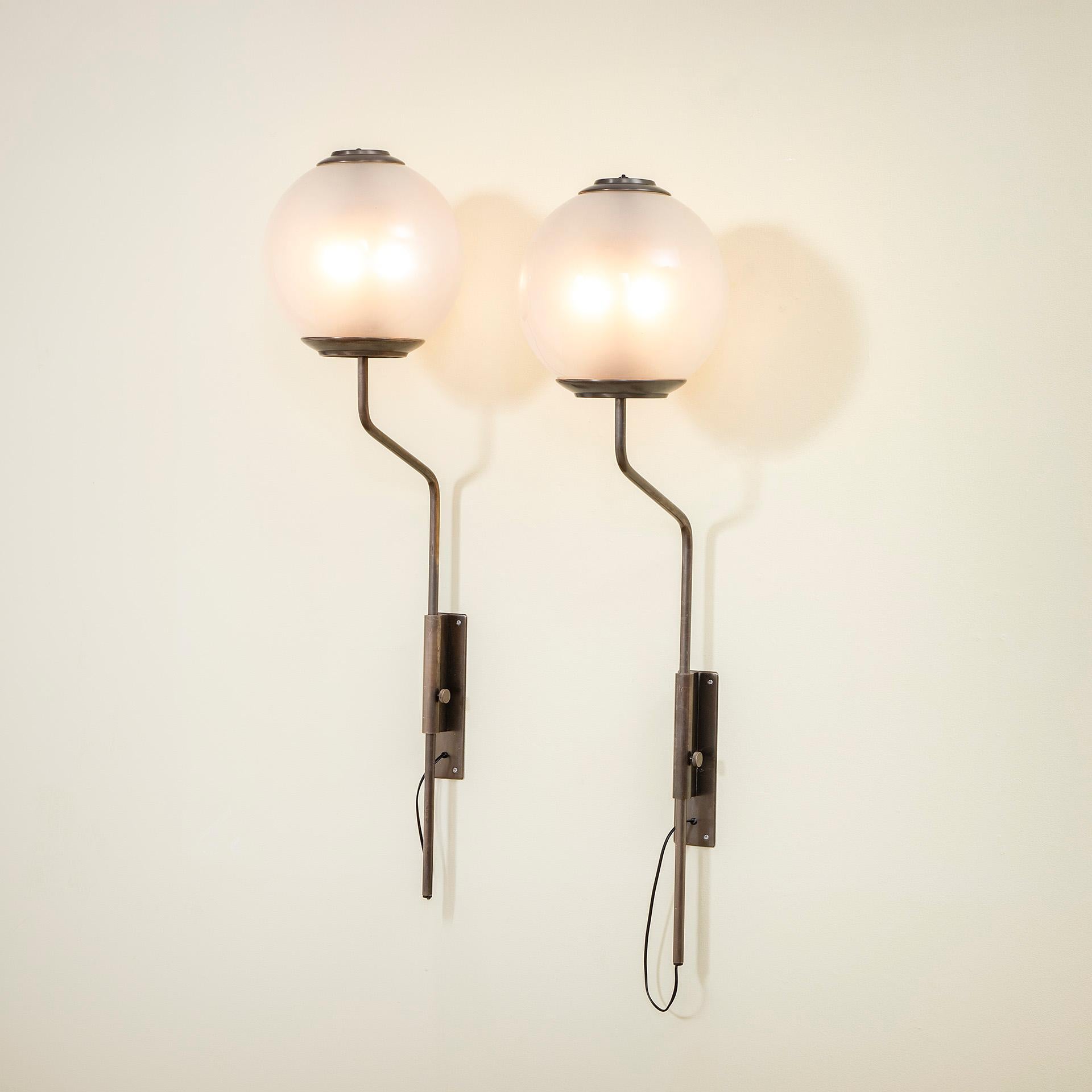 20th Century, Luigi Caccia Dominioni Pair of Wall Sconces mod. LP11 (Moderne der Mitte des Jahrhunderts) im Angebot