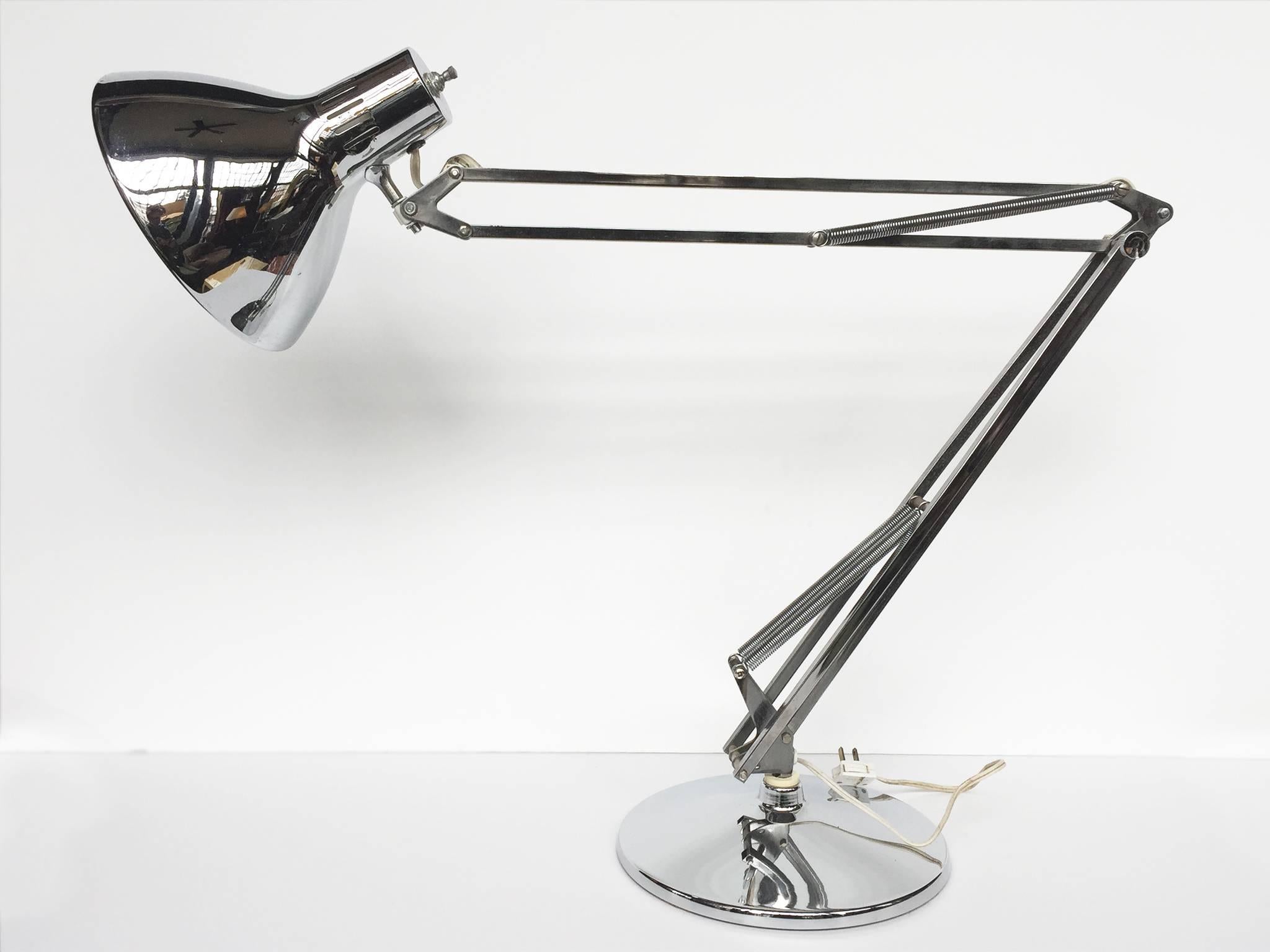 This iconic desk lamp was manufactured by Luxo in circa 1970s-1980s. The design is renowned for the lamp's various points of articulation, which allows it to be positioned in multiple ways as well as extend its reach. The lamp can extend as tall as