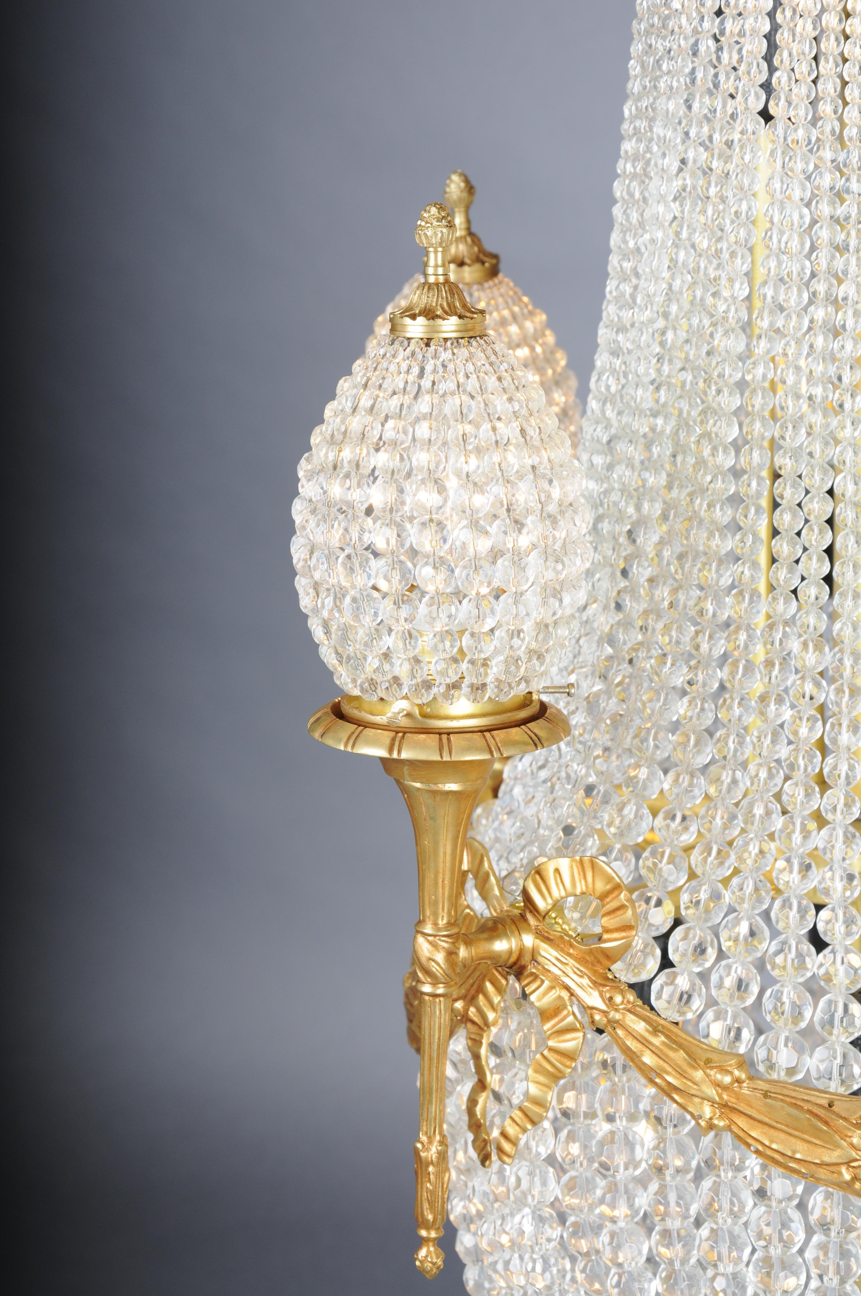 Lampadario in cristallo francese di lusso del XX secolo con prismi sferici e oro in vendita 8