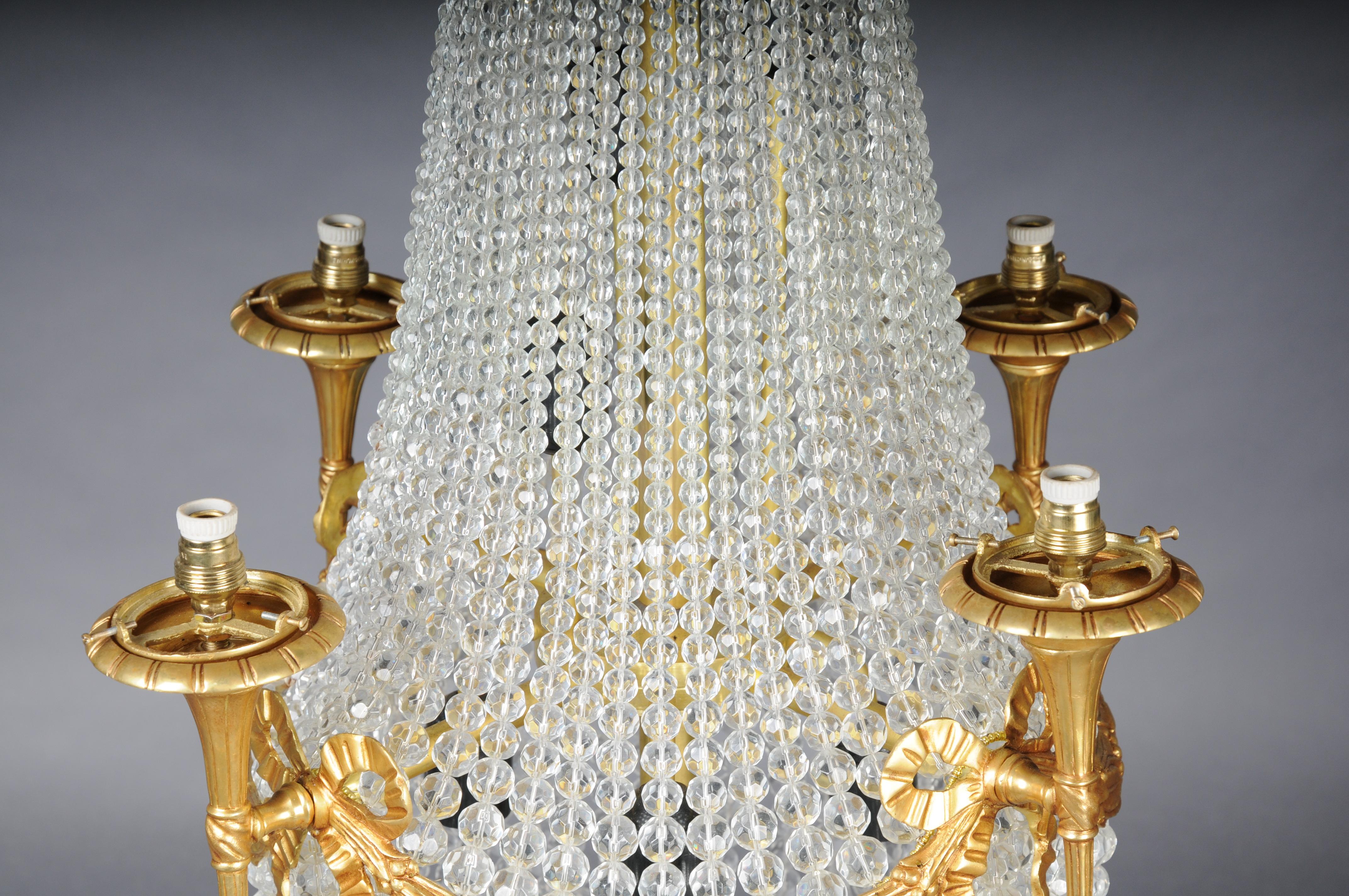 Ottone Lampadario in cristallo francese di lusso del XX secolo con prismi sferici e oro in vendita