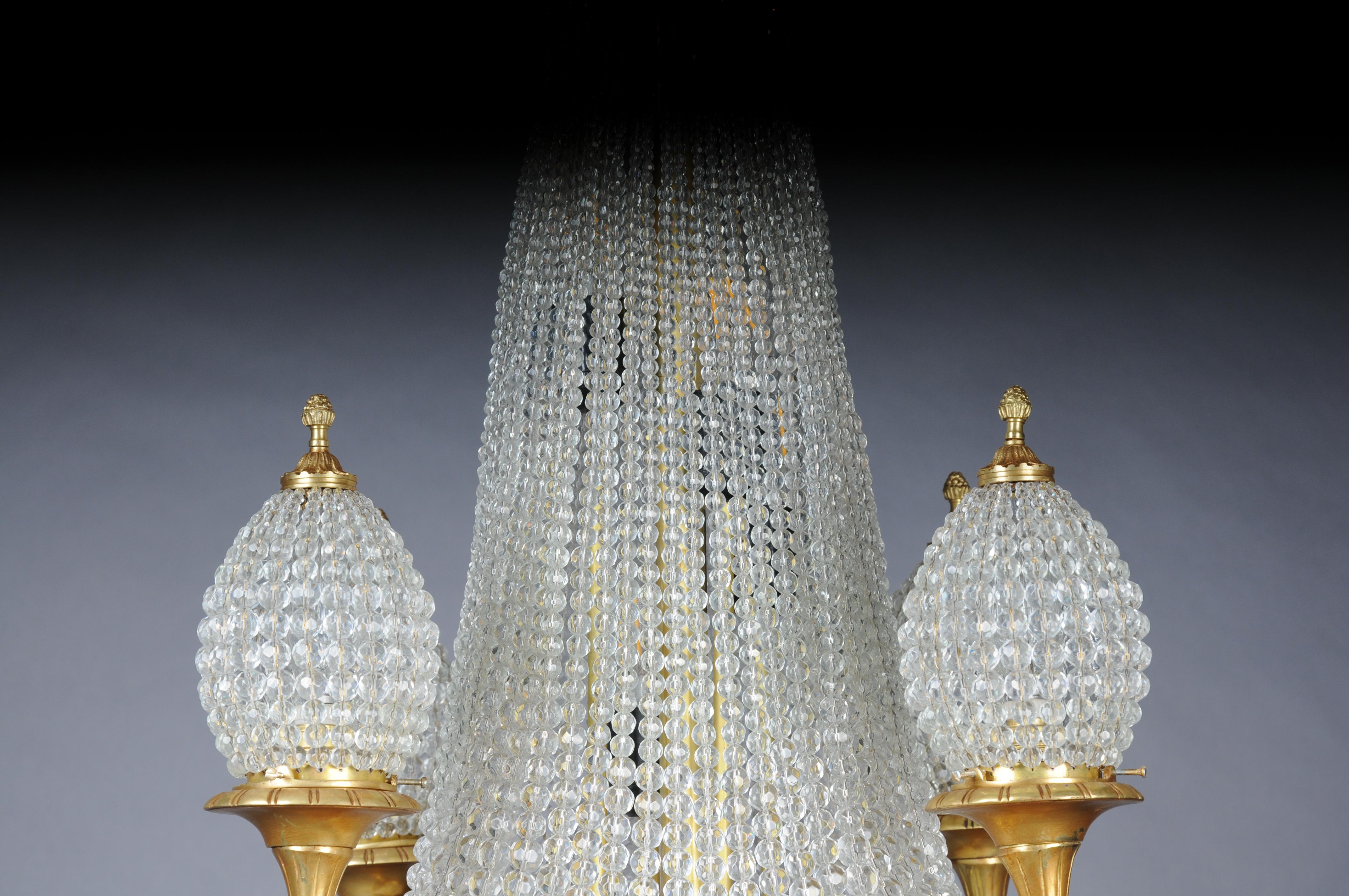 Lampadario in cristallo francese di lusso del XX secolo con prismi sferici e oro in vendita 1