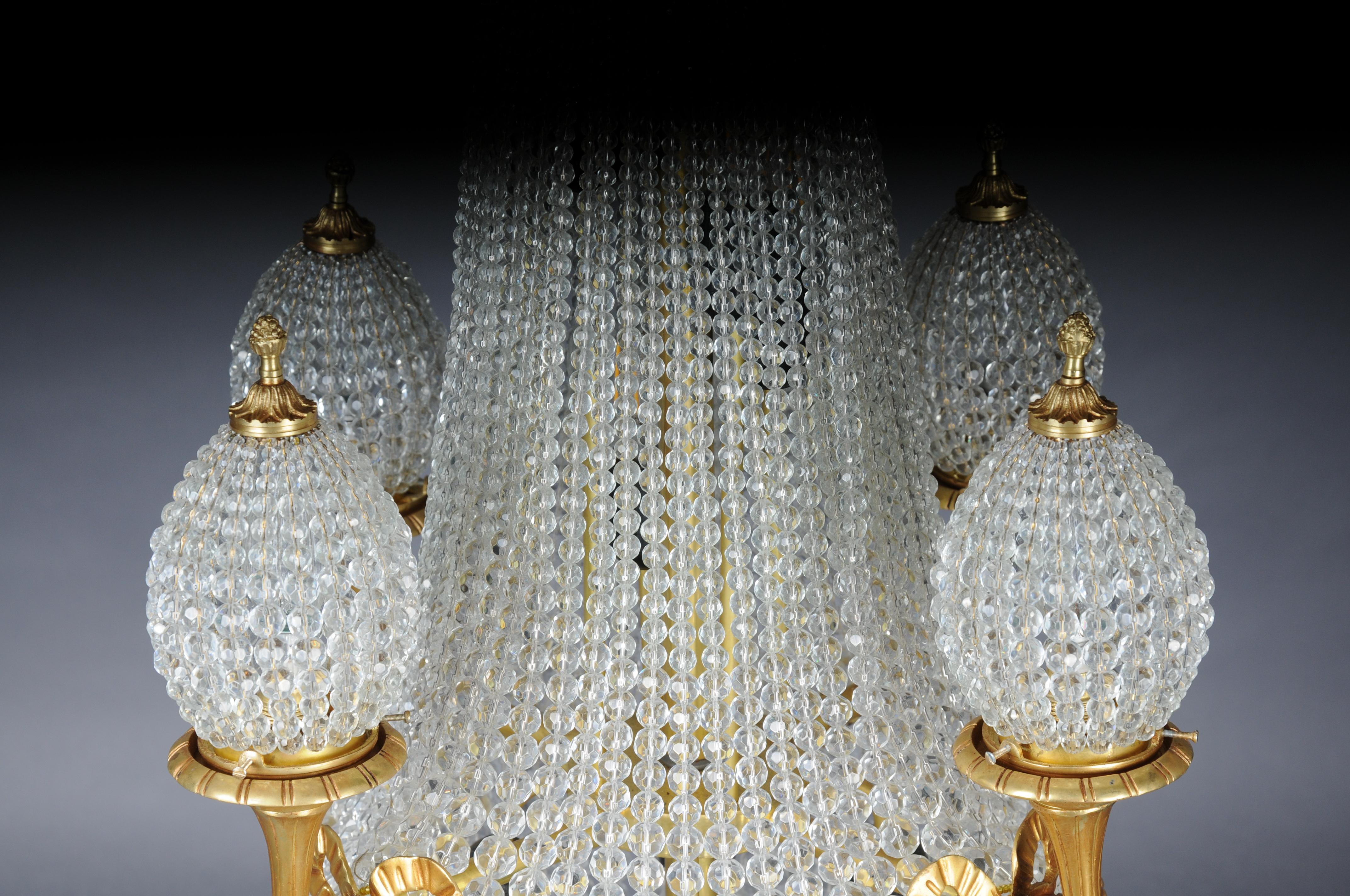 Lampadario in cristallo francese di lusso del XX secolo con prismi sferici e oro in vendita 3