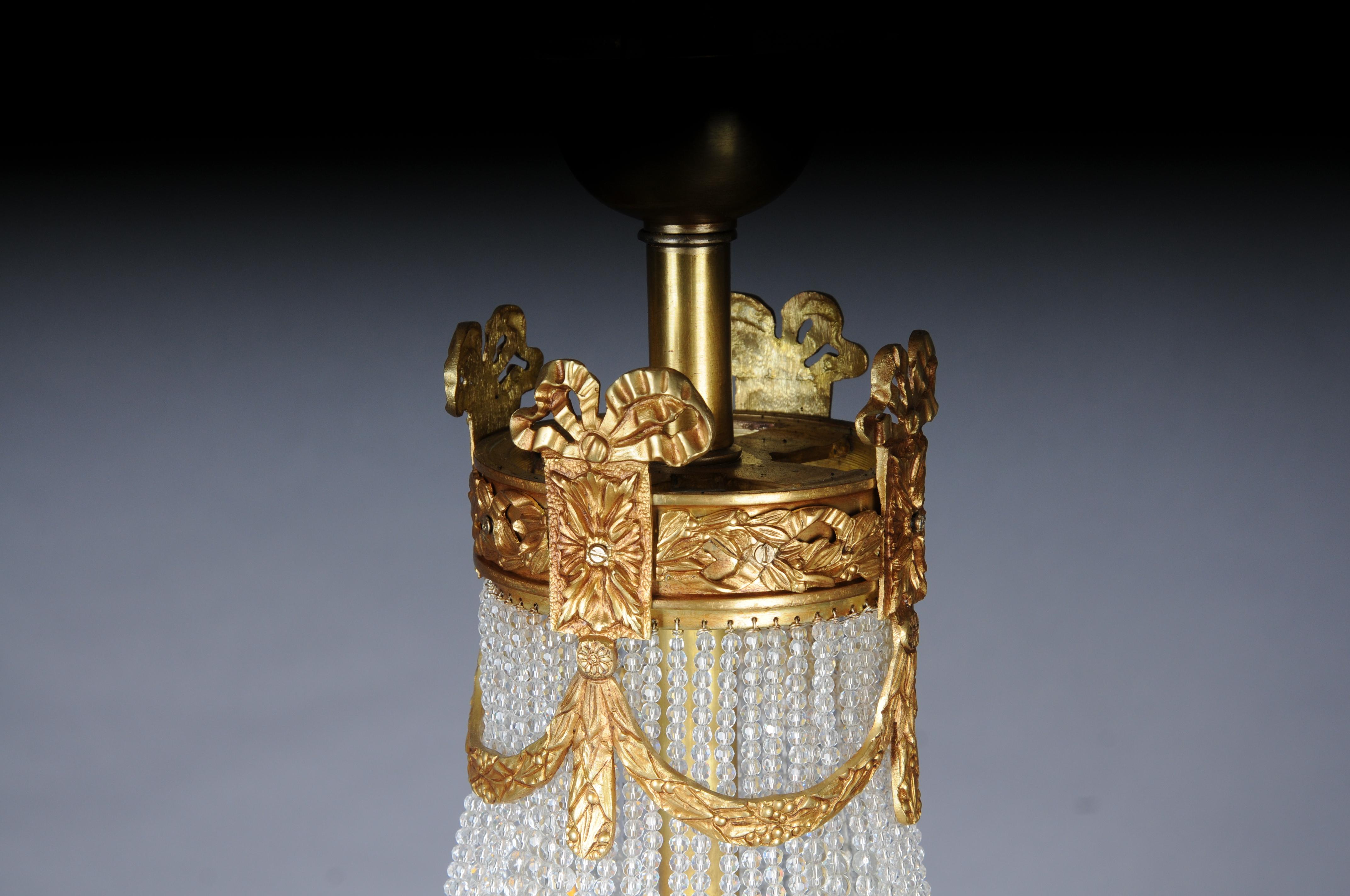 Lampadario in cristallo francese di lusso del XX secolo con prismi sferici e oro in vendita 4