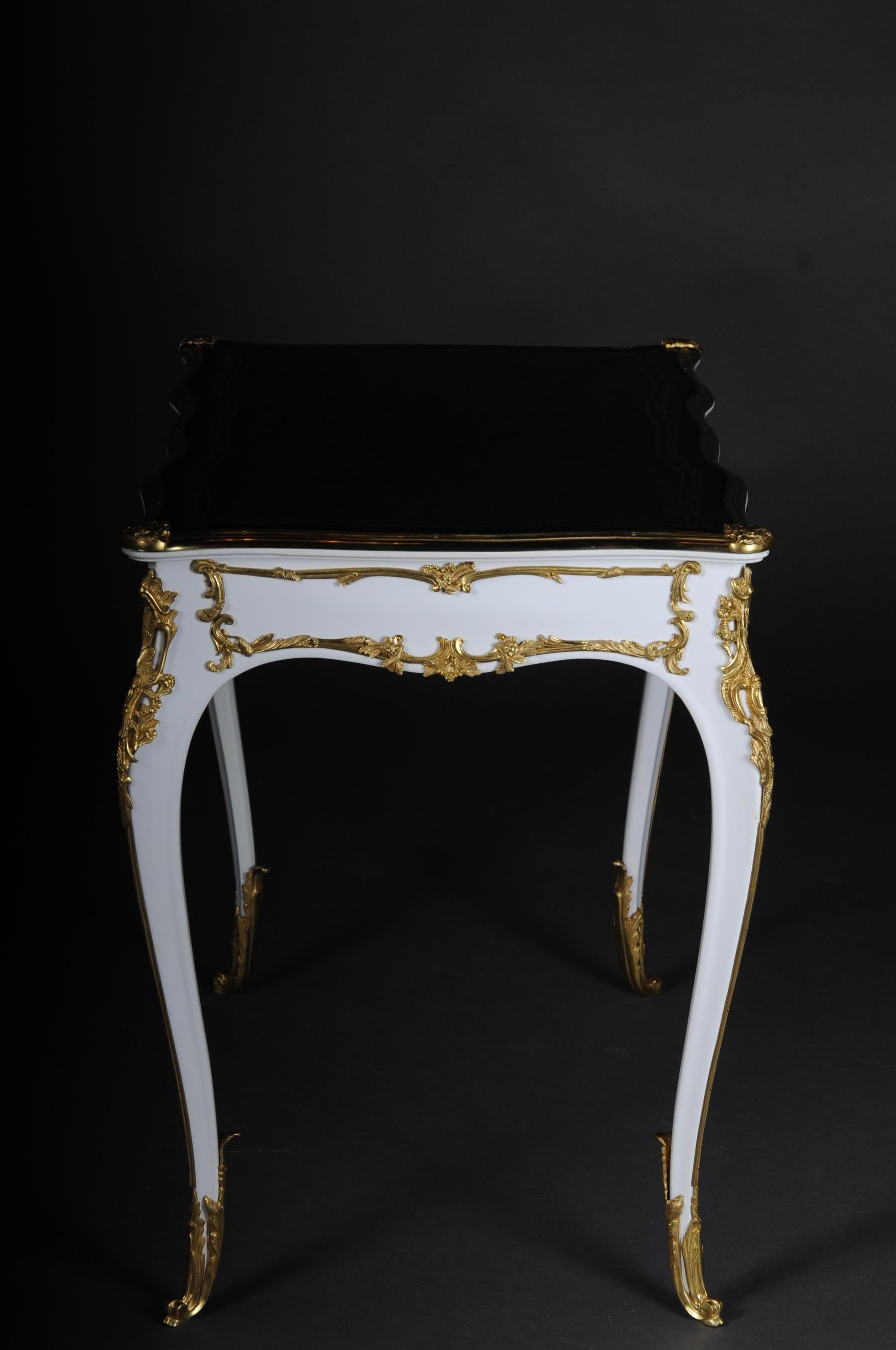 Bureau plat/bureau d'écriture blanc luxueux du 20ème siècle de style Louis XV en vente 4