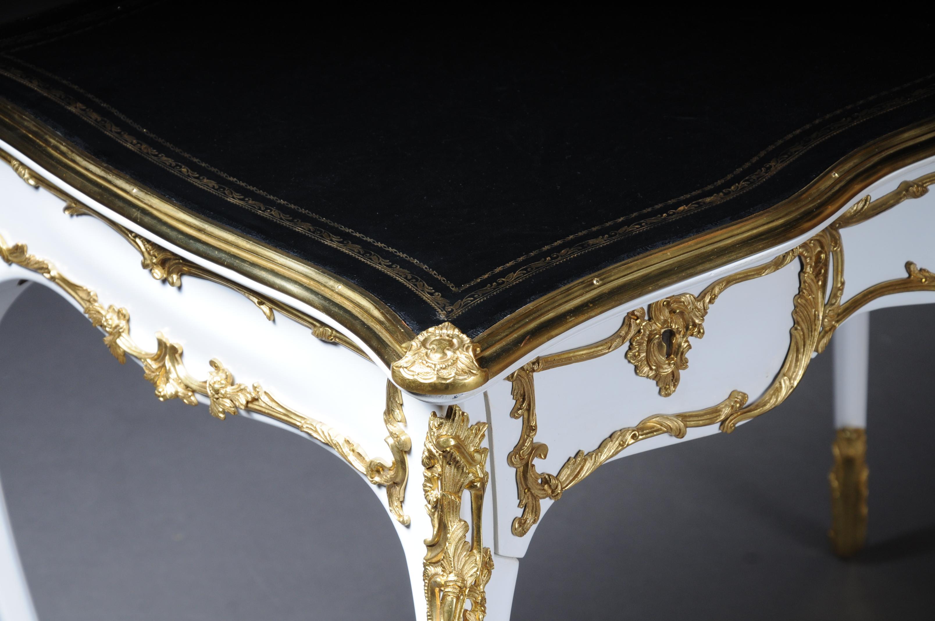 Lussuoso Bureau Plat / Scrittoio bianco del 20° secolo in stile Luigi XV in vendita 10