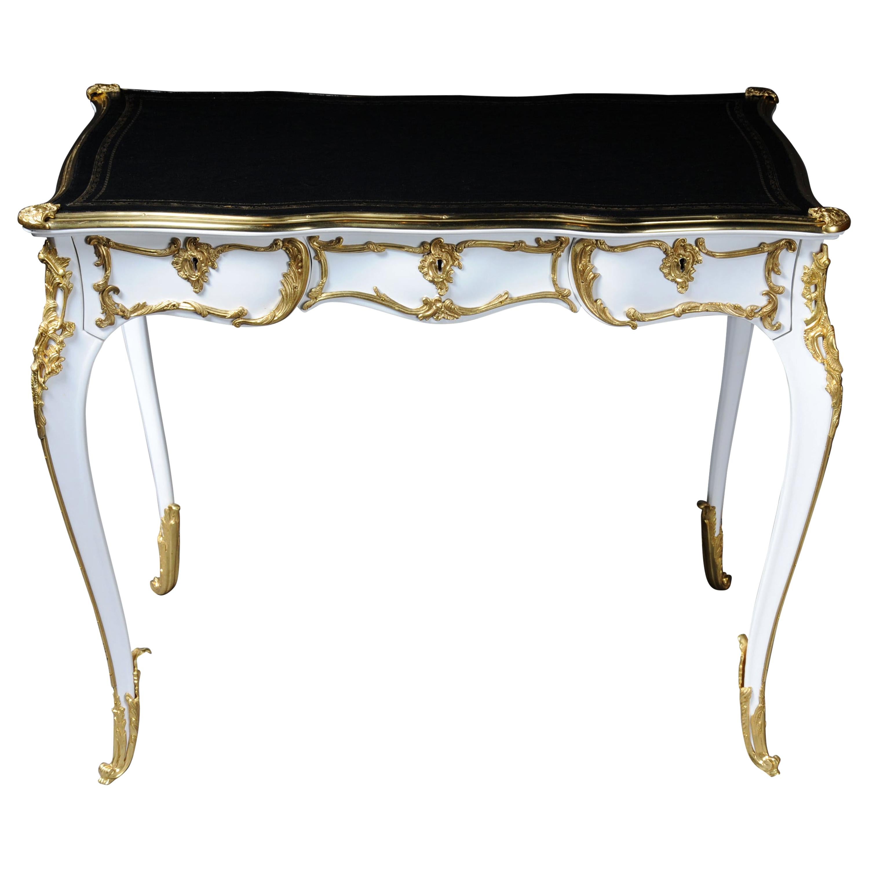 Bureau plat/bureau d'écriture blanc luxueux du 20ème siècle de style Louis XV