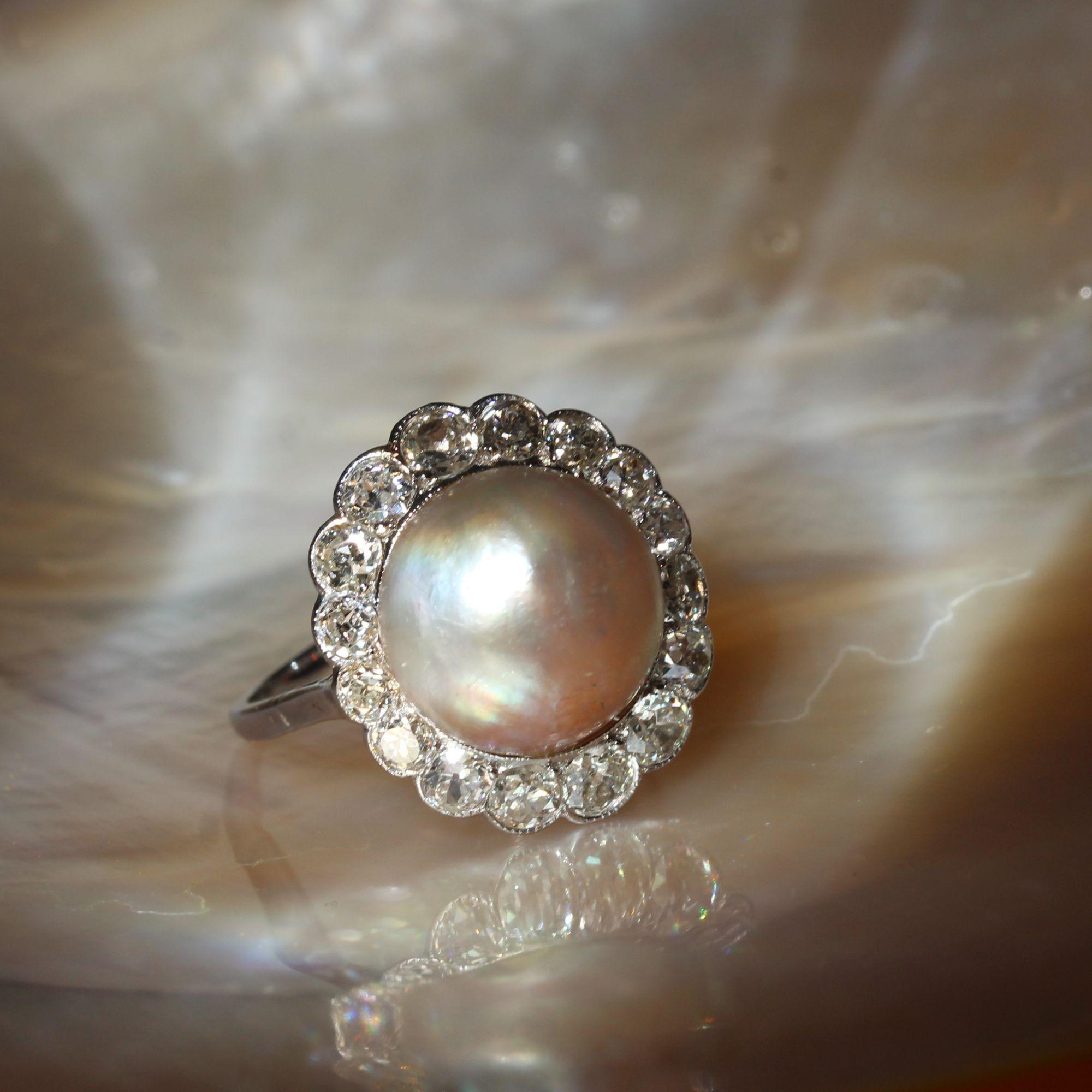 20th Century Mabe Pearl Diamonds 18 Karat White Gold Ring 7