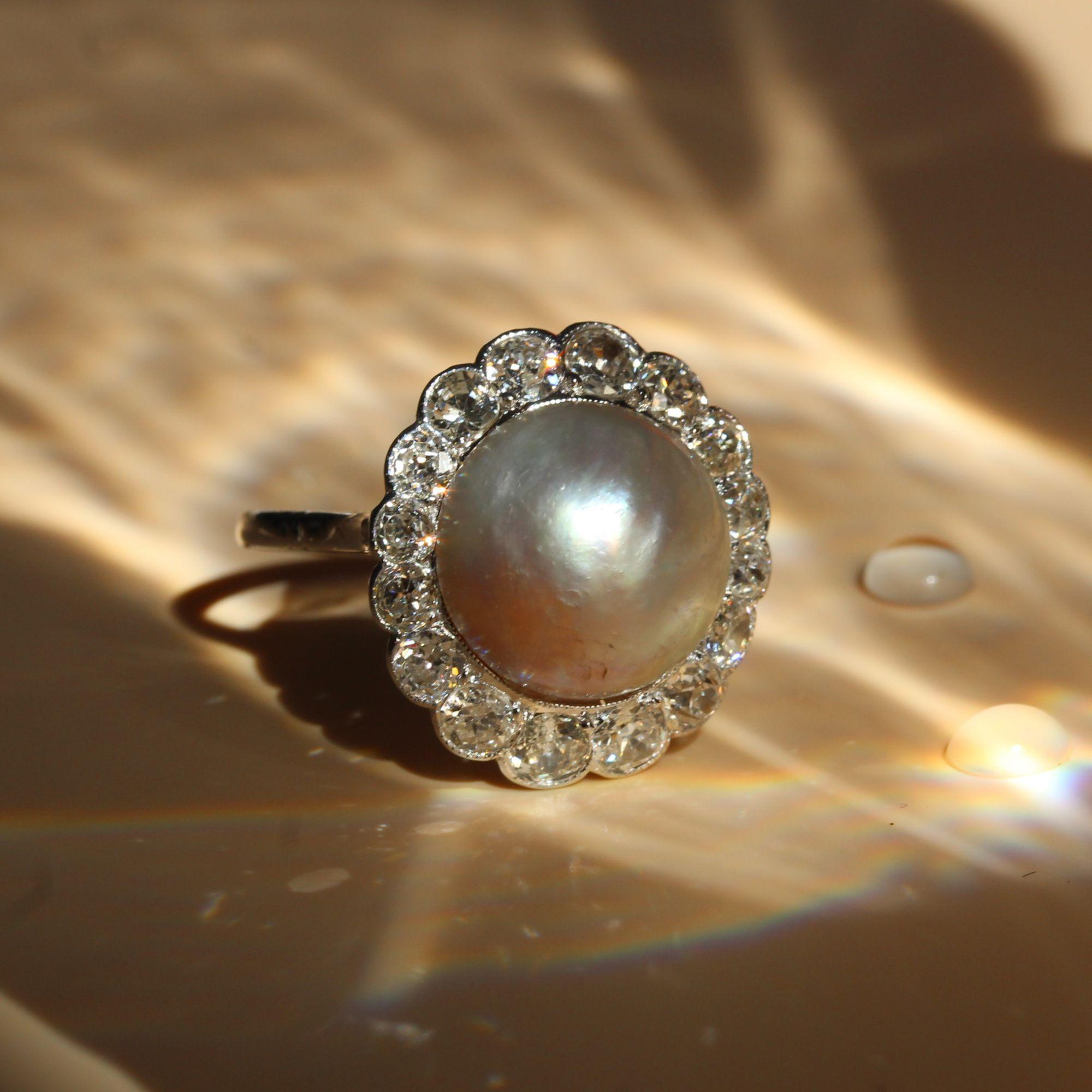 20th Century Mabe Pearl Diamonds 18 Karat White Gold Ring 10