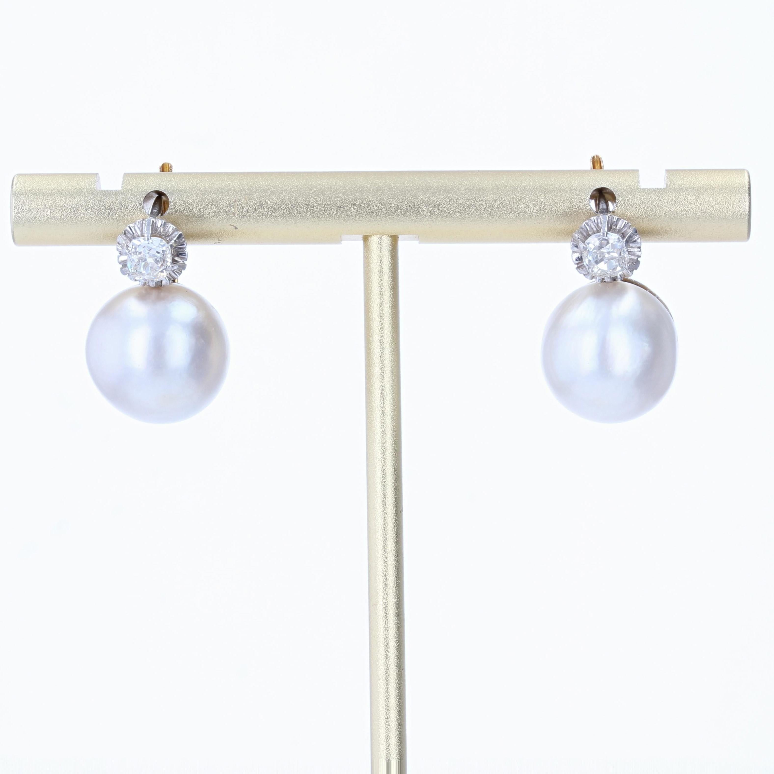 20me sicle, Pendants d'oreilles en or jaune blanc 18 carats, perles Mab et diamants Bon état - En vente à Poitiers, FR