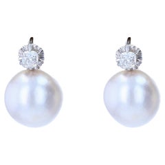 20th Century, Mabé Pearl Diamonds 18 Karat Yellow White Gold Drop Earrings