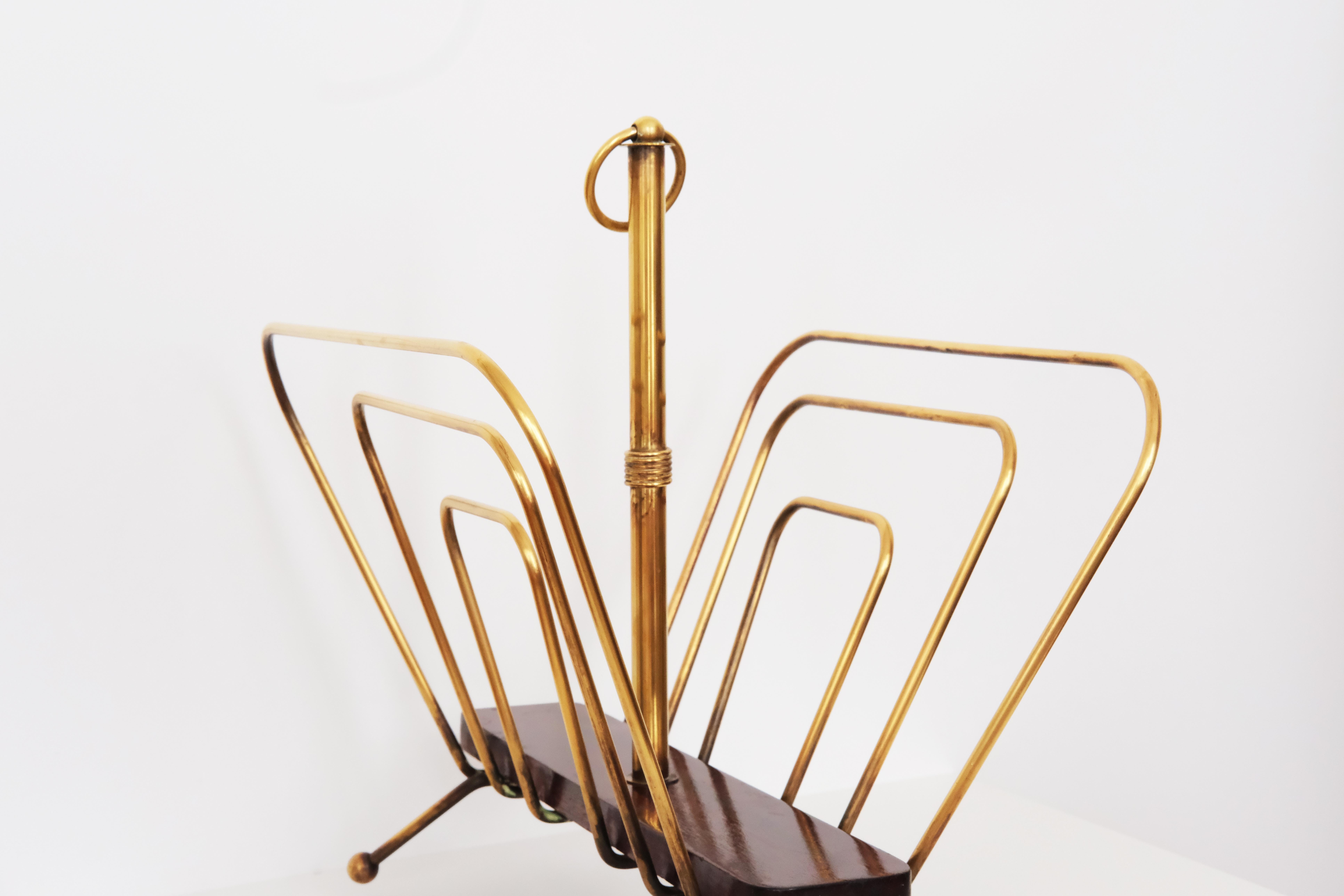20th Century Magazine Rack in Brass & Wood by French Designer Jacques Adnet For Sale 10