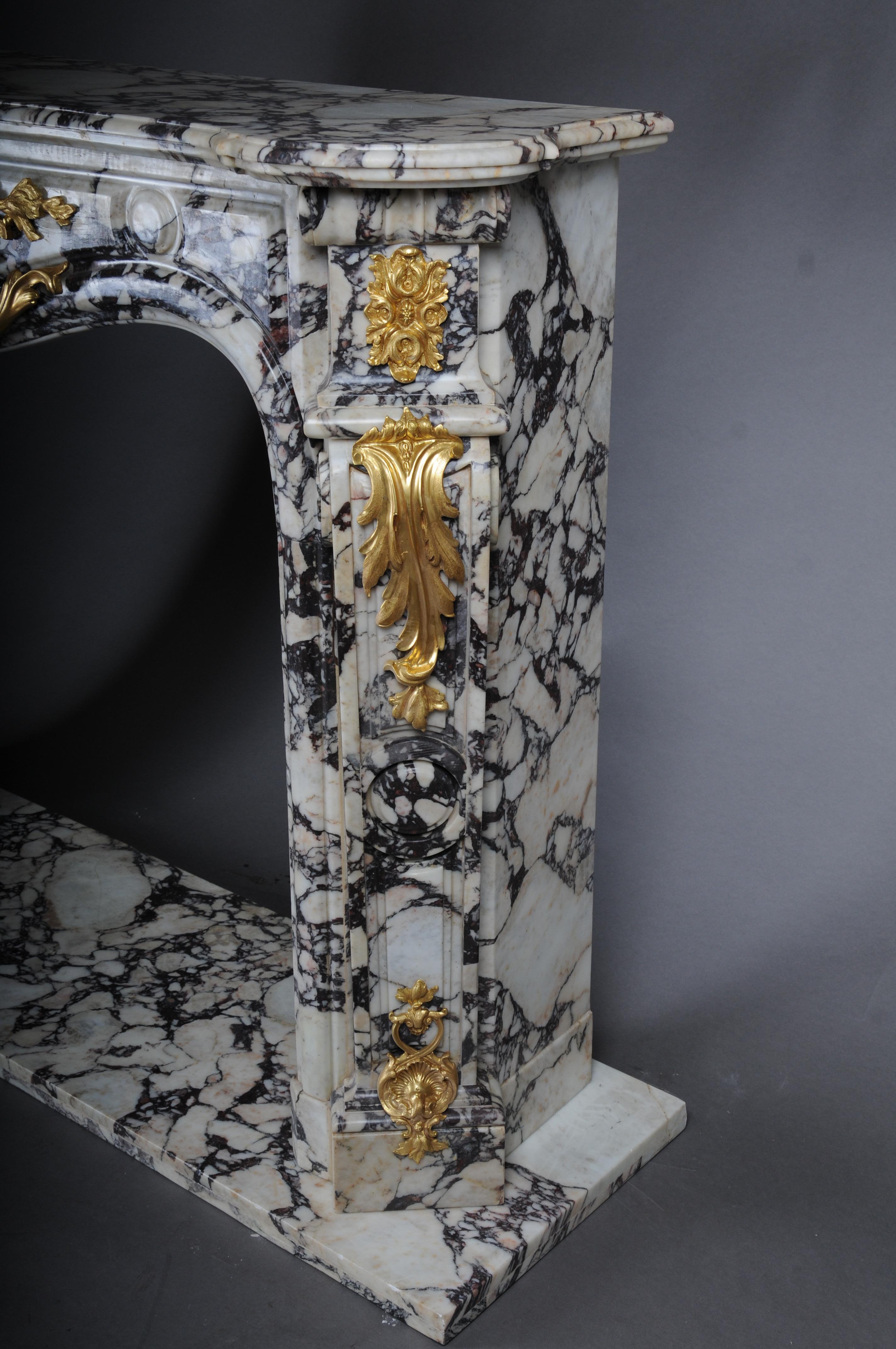 20th Century Magnificent French marble fireplace with gilded bronze. For Sale 10