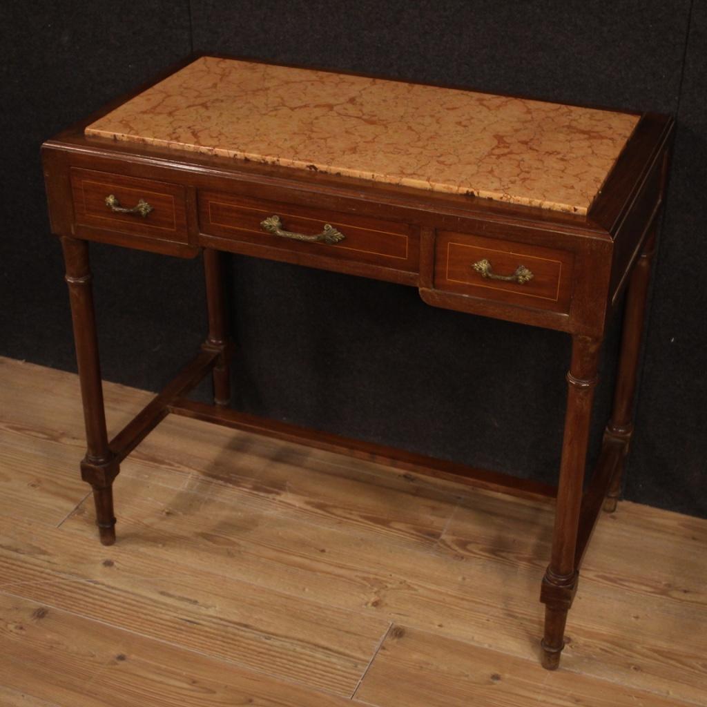 Doré Table italienne du 20ème siècle en bois incrusté avec plateau en marbre, 1920 en vente