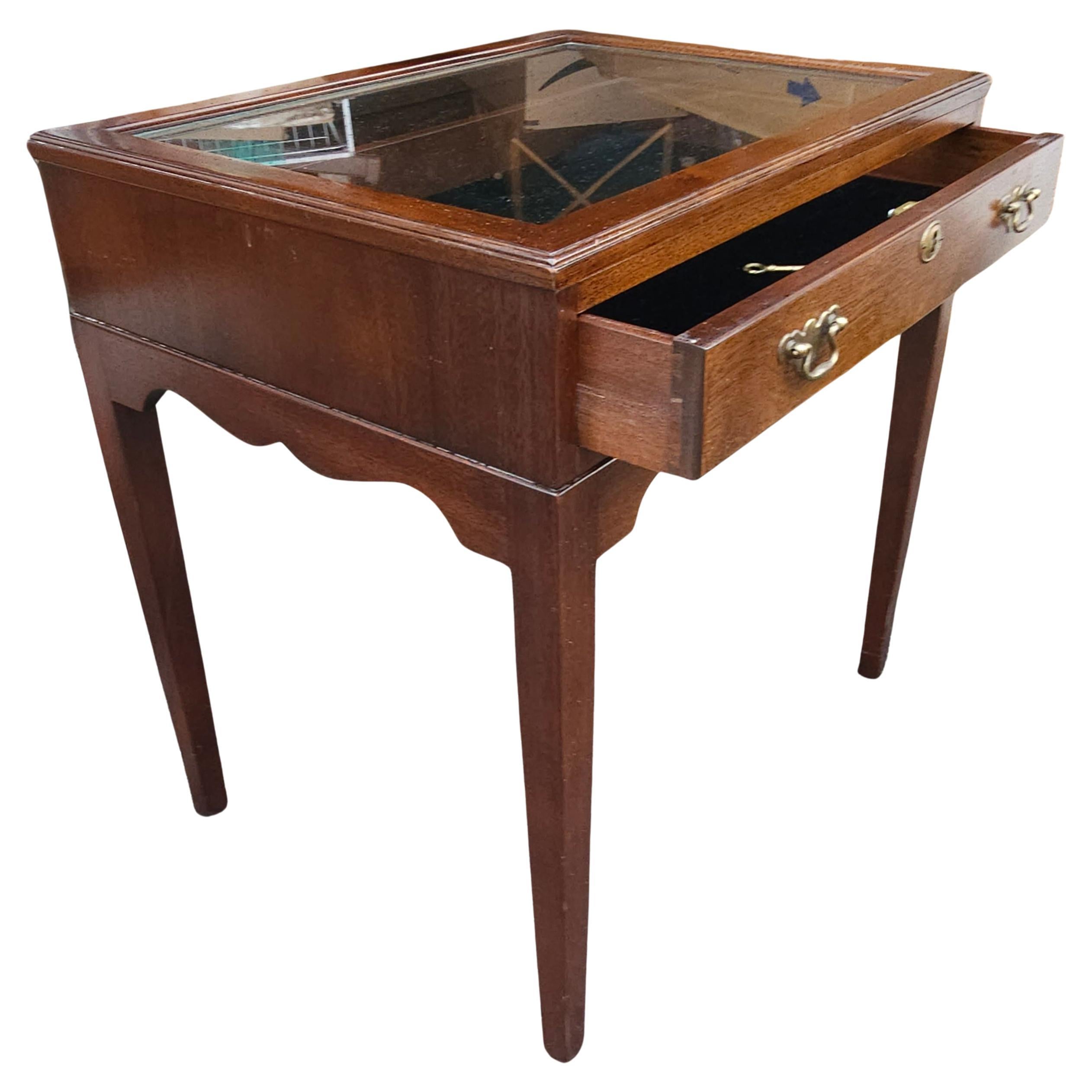 American 20th Century Mahogany and Velvet Lined with Glass Top Lockable Display Table