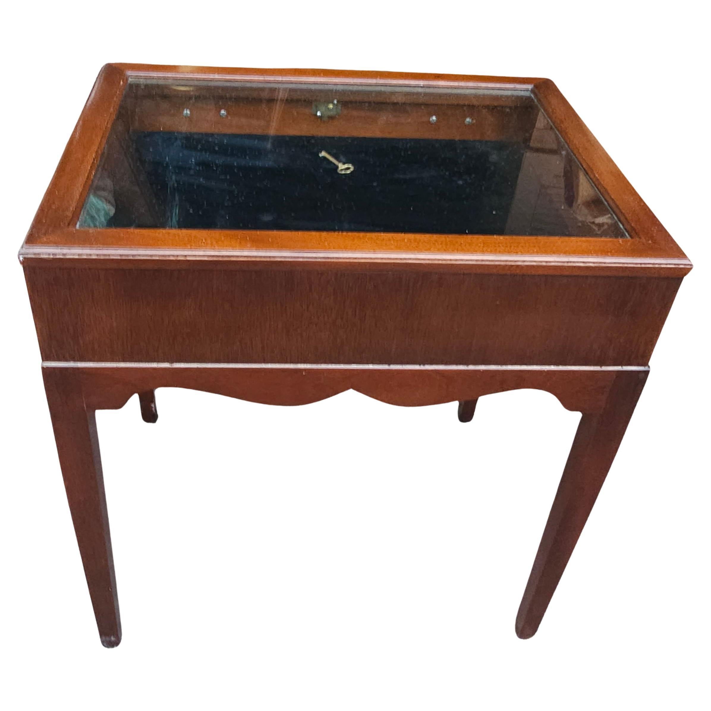 20th Century Mahogany and Velvet Lined with Glass Top Lockable Display Table 2
