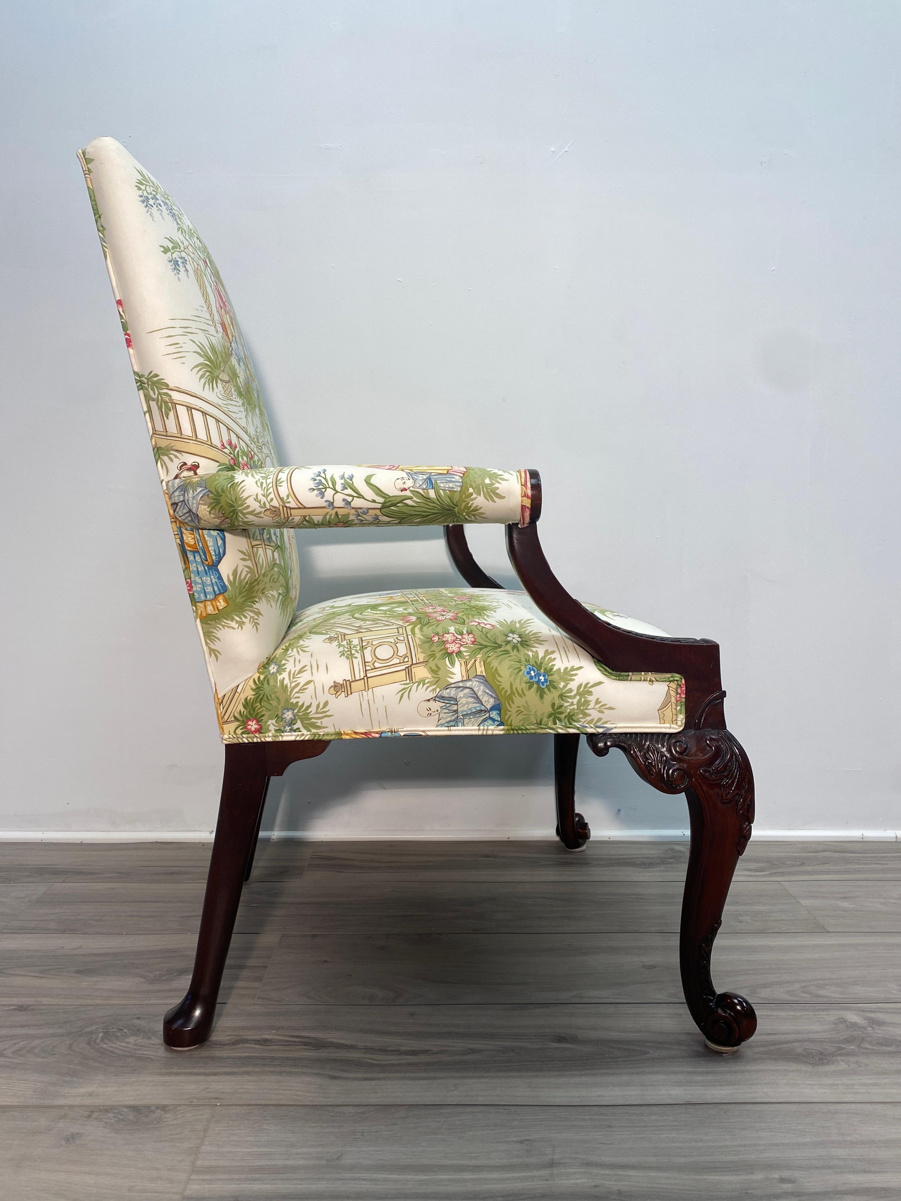 A handsome Chippendale style Gainsborough arm chair with carved mahogany upholstered in silk Chinoiserie fabric. 20th century. Very good condition. 

Measures: 26