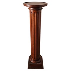 Piédestal en acajou du 20ème siècle de style ordre ionique en forme de colonne