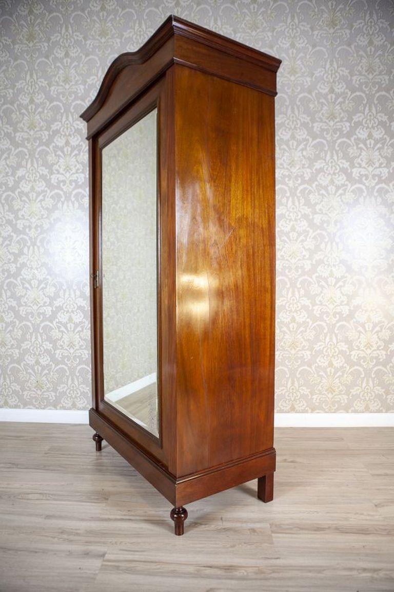 20th-Century Mahogany Linen-Press With Mirror In Good Condition For Sale In Opole, PL