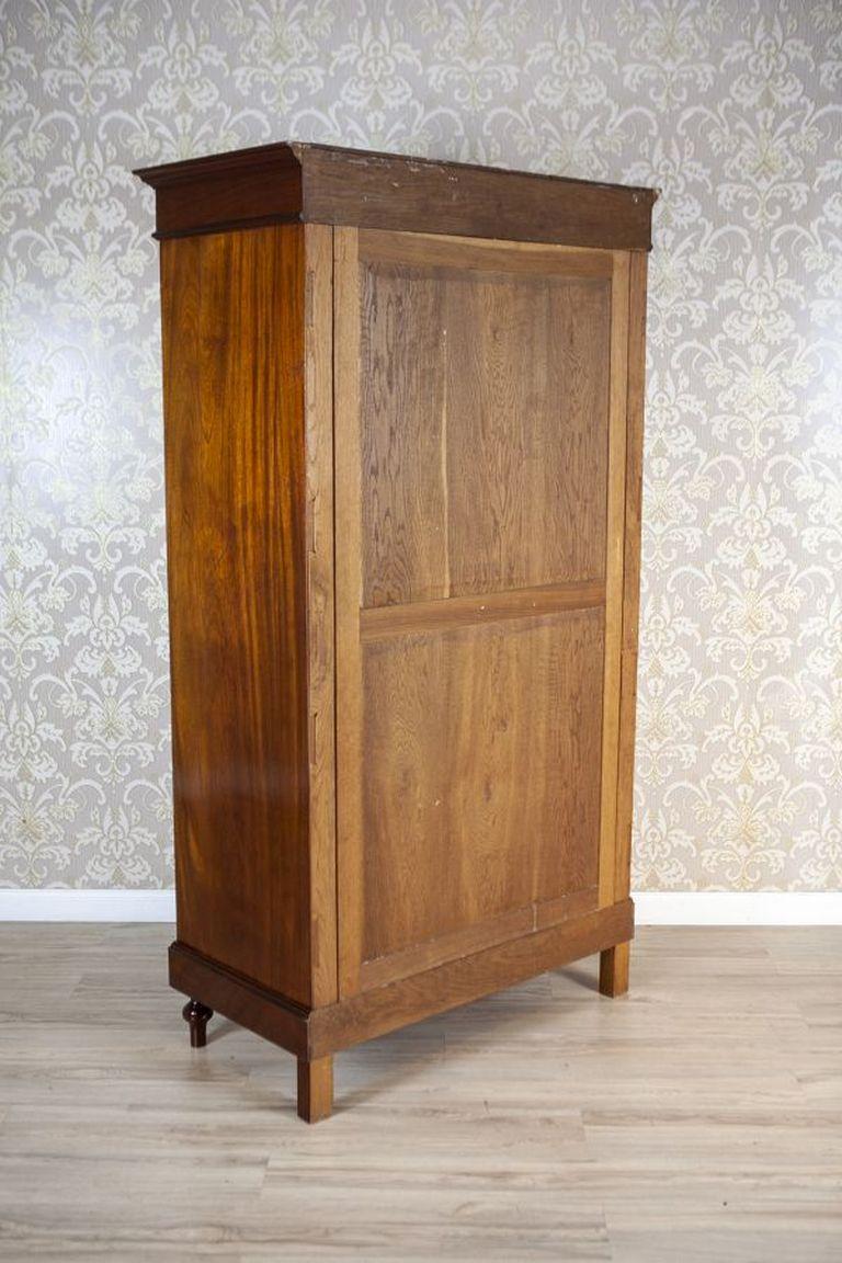 20th Century 20th-Century Mahogany Linen-Press With Mirror For Sale