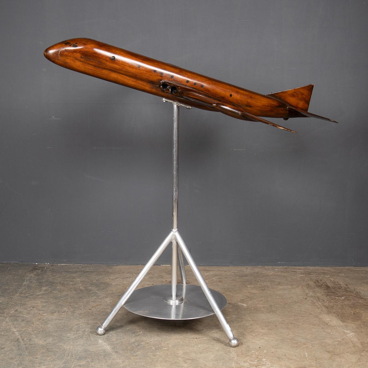 20thC Mahogany Model Of A Hawker Siddeley Nimrod Airplane c.1960 In Good Condition For Sale In Royal Tunbridge Wells, Kent