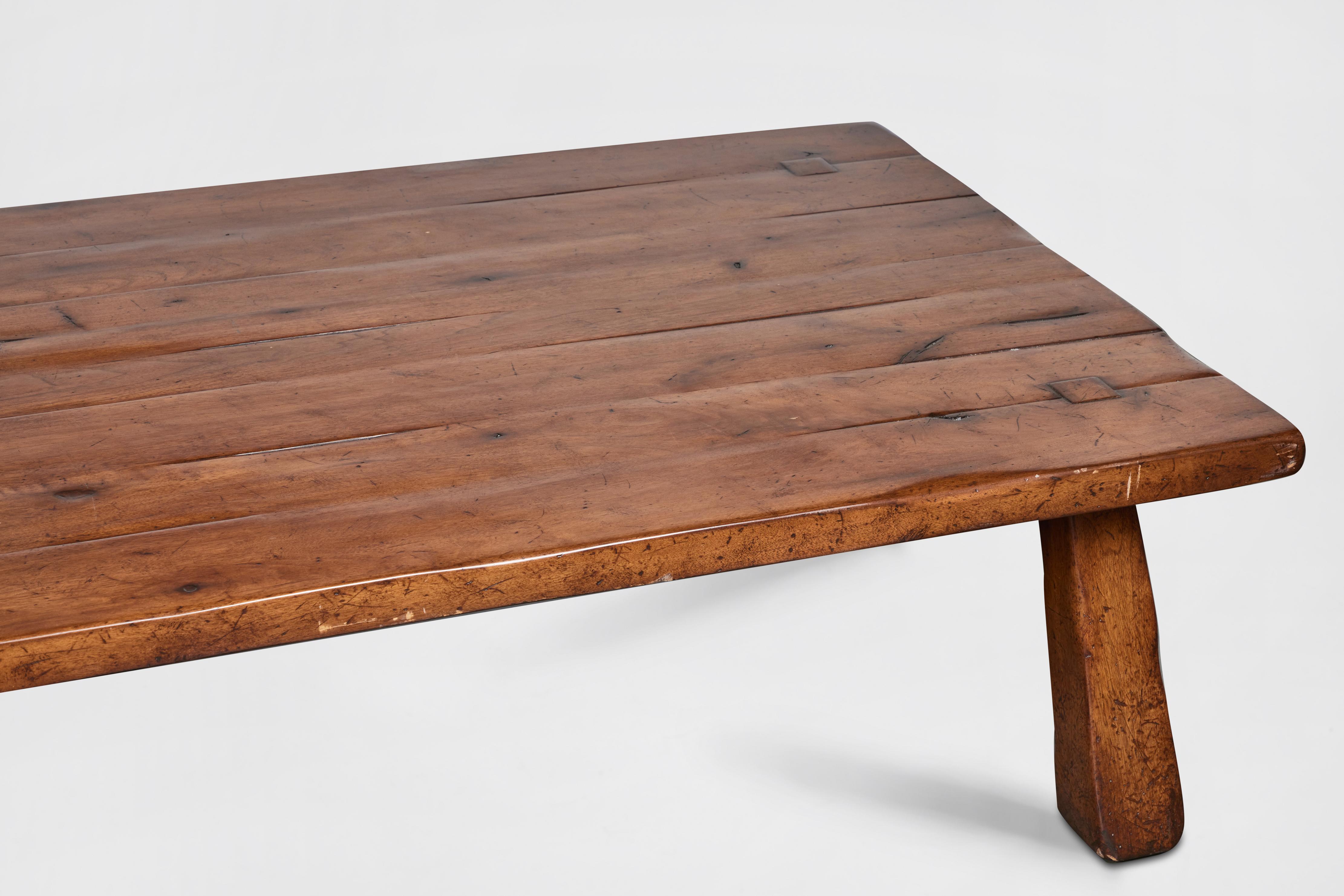20th Century Mahogany Plank-Top Coffee Table In Good Condition For Sale In Chicago, IL