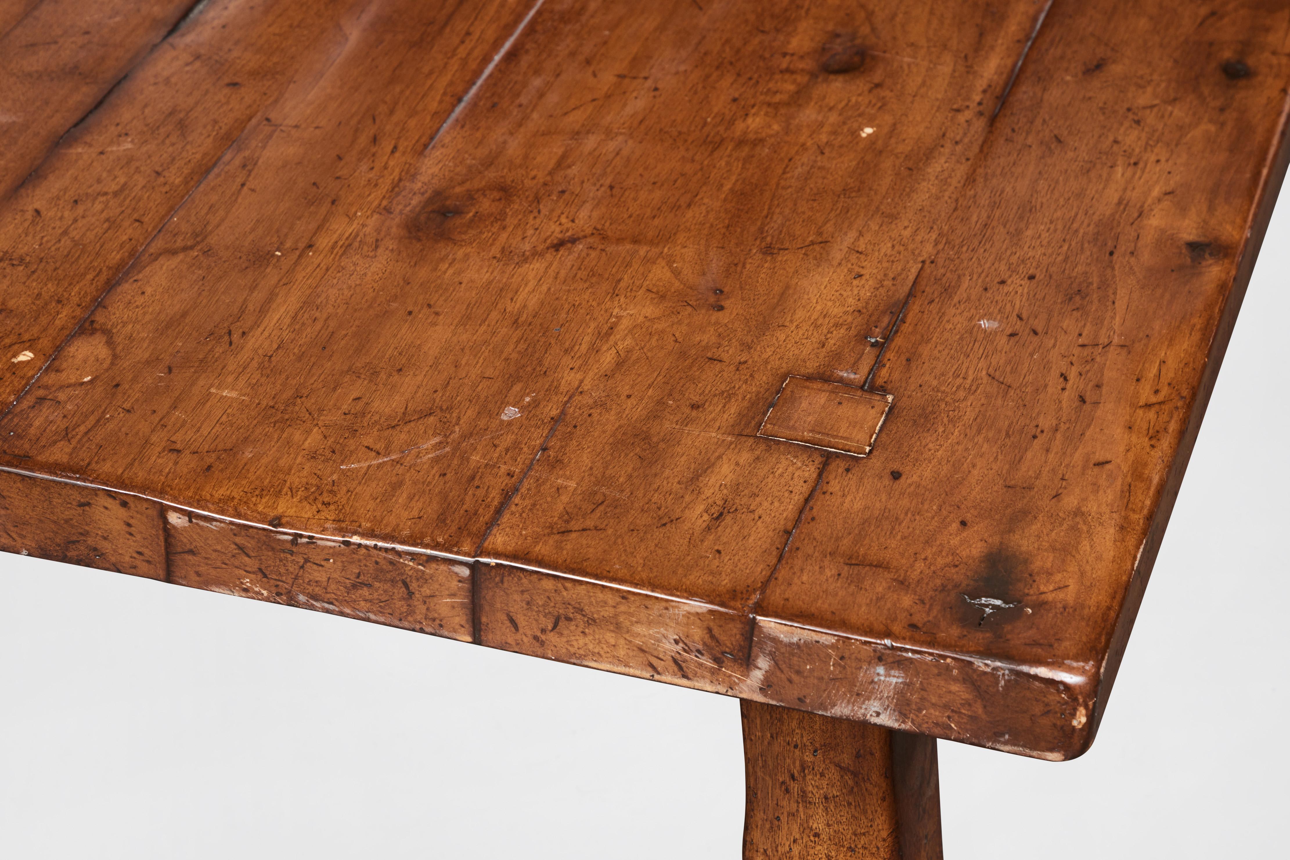 20th Century Mahogany Plank-Top Coffee Table For Sale 1