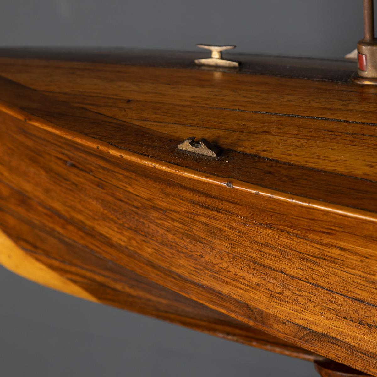 Speed Boat aus Mahagoni und Palisanderholz des 20. Jahrhunderts, hergestellt im Staatlichen Gefängnis, um 1930 im Angebot 1