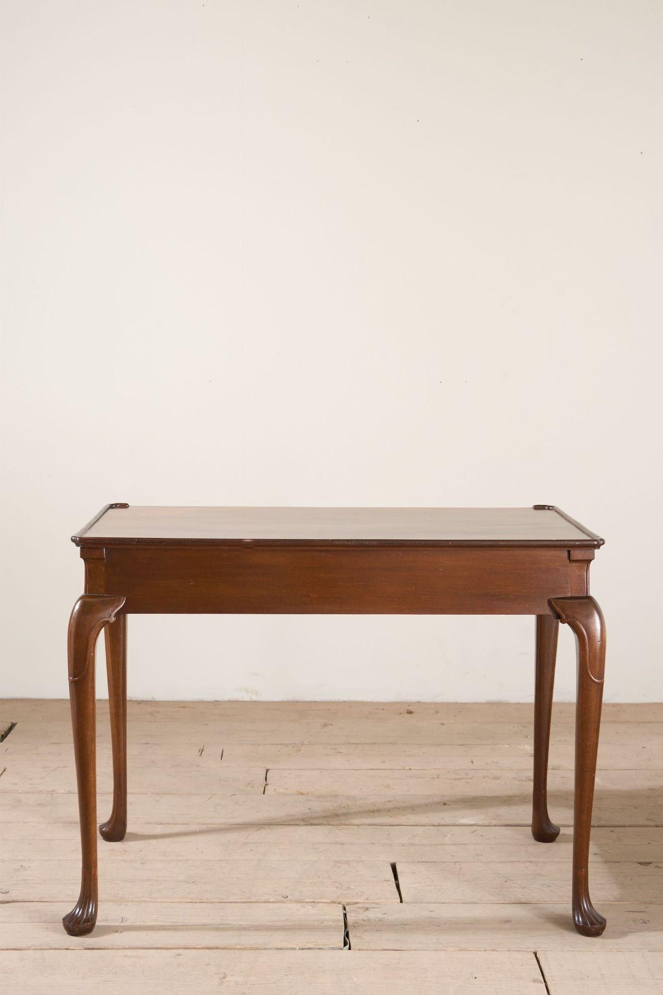 20th century Mahogany silver table by Whytock and Reid For Sale 6
