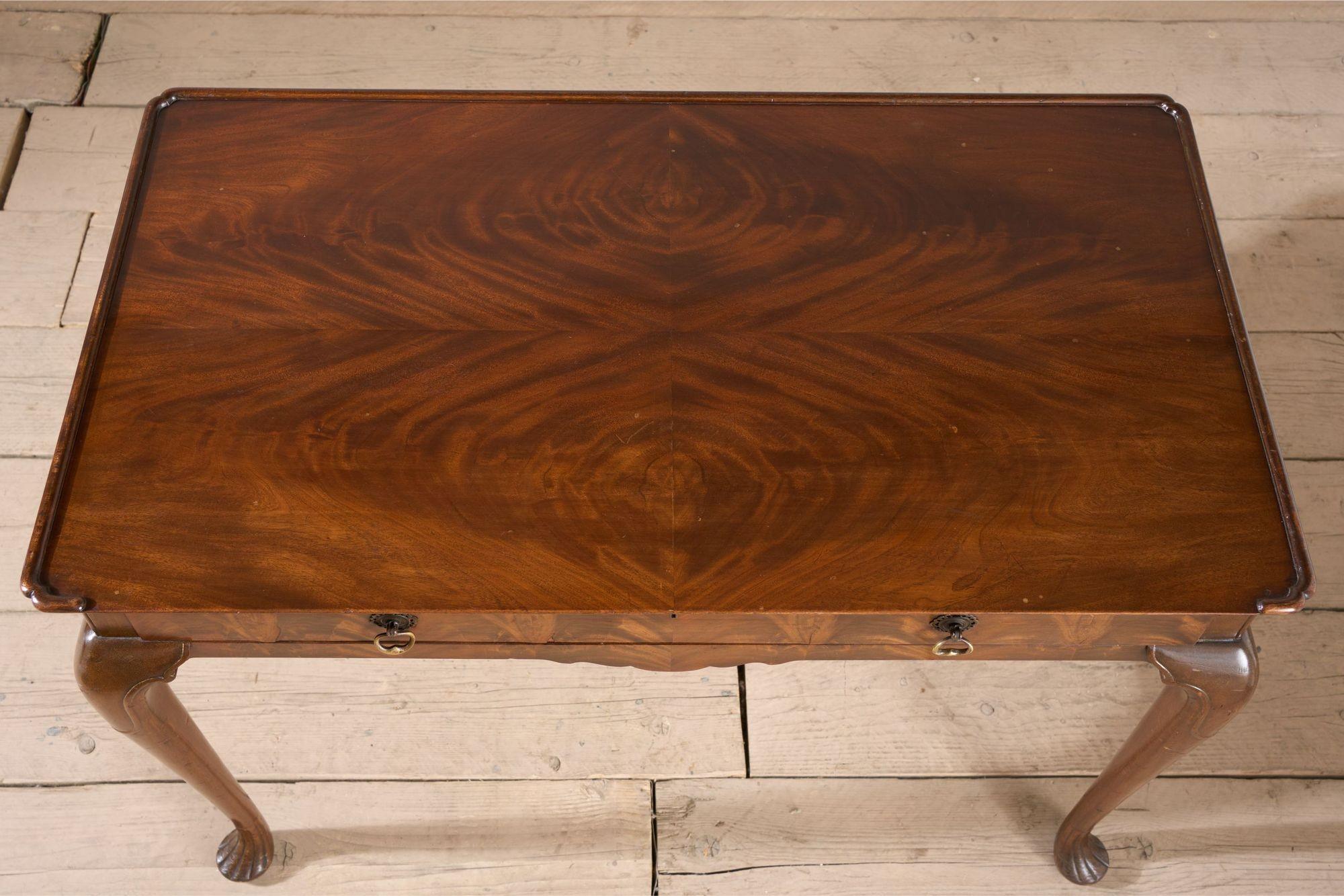 20th century Mahogany silver table by Whytock and Reid For Sale 1