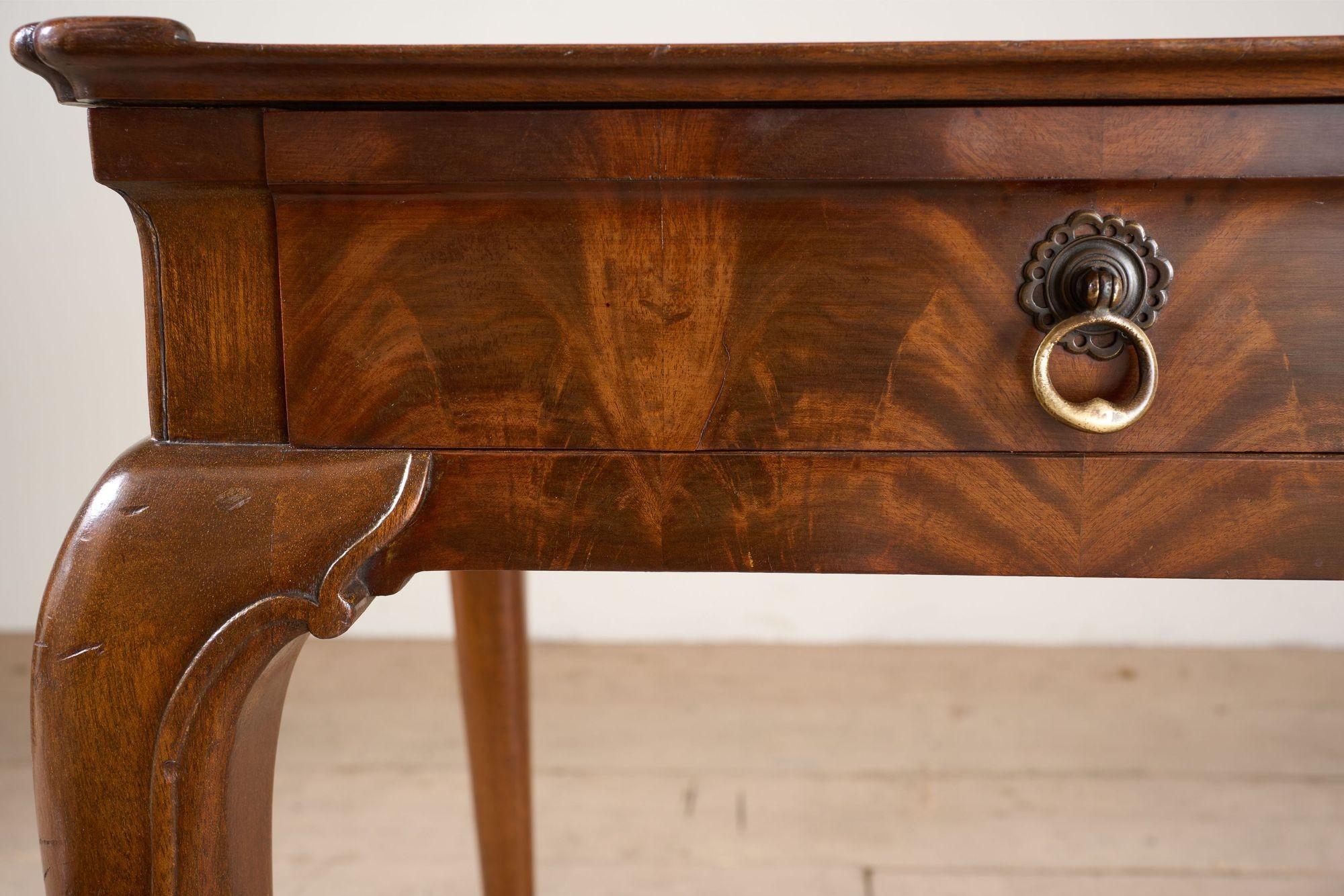 20th century Mahogany silver table by Whytock and Reid For Sale 4