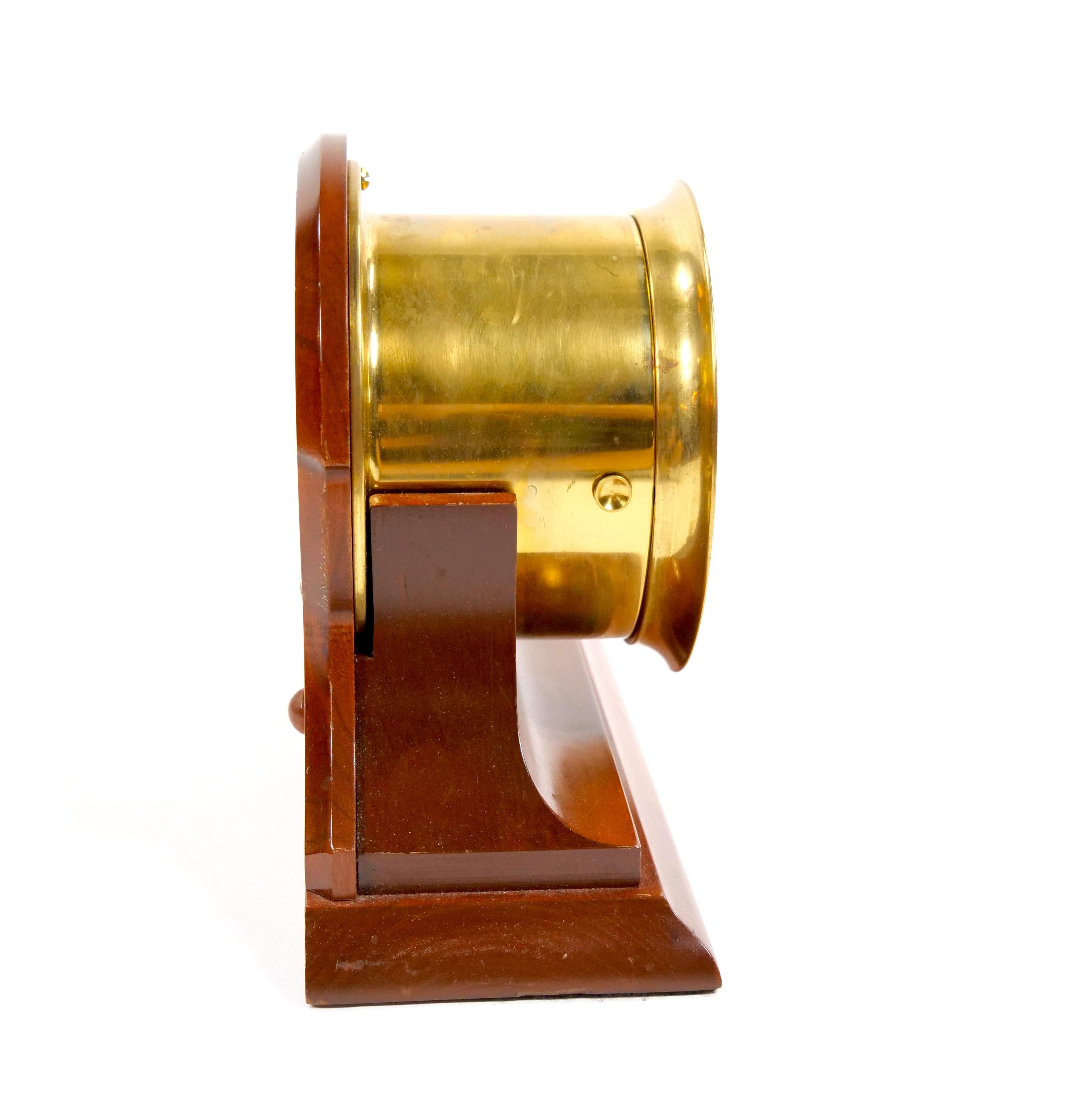 Américain Horloge à clochettes en bois d'acajou et laiton de Chelsea du 20e siècle en vente