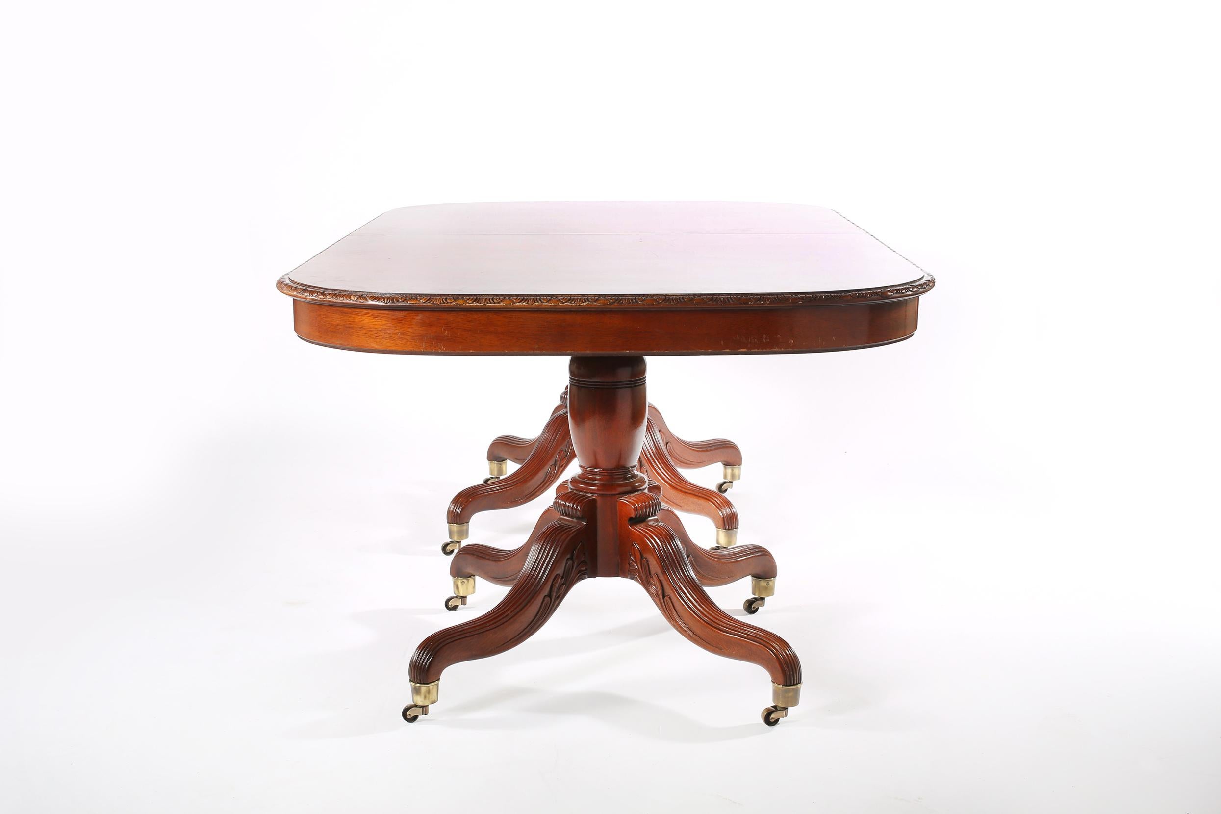 20th Century Mahogany Wood Dining Room Table For Sale 4