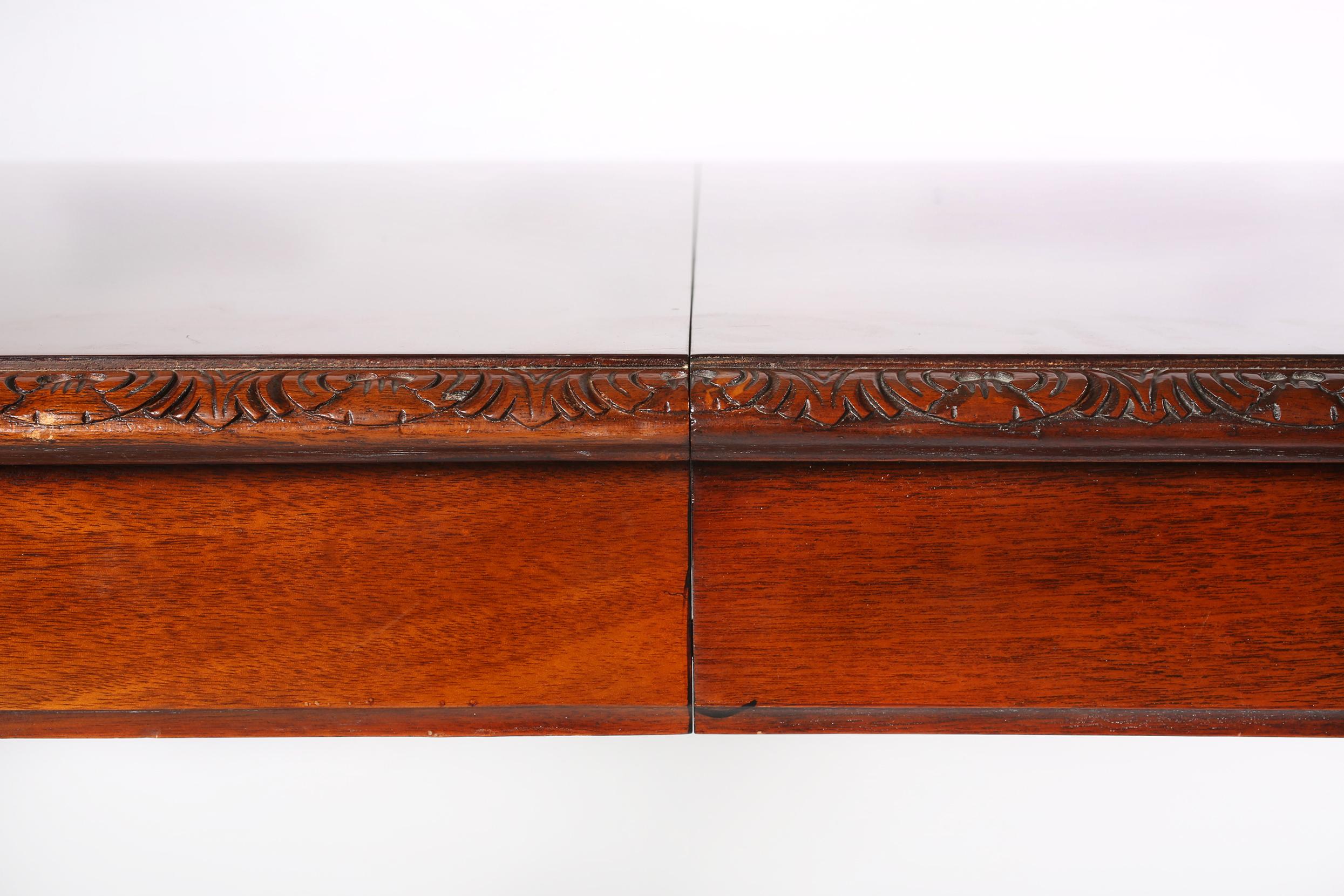 20th Century Mahogany Wood Dining Room Table For Sale 5