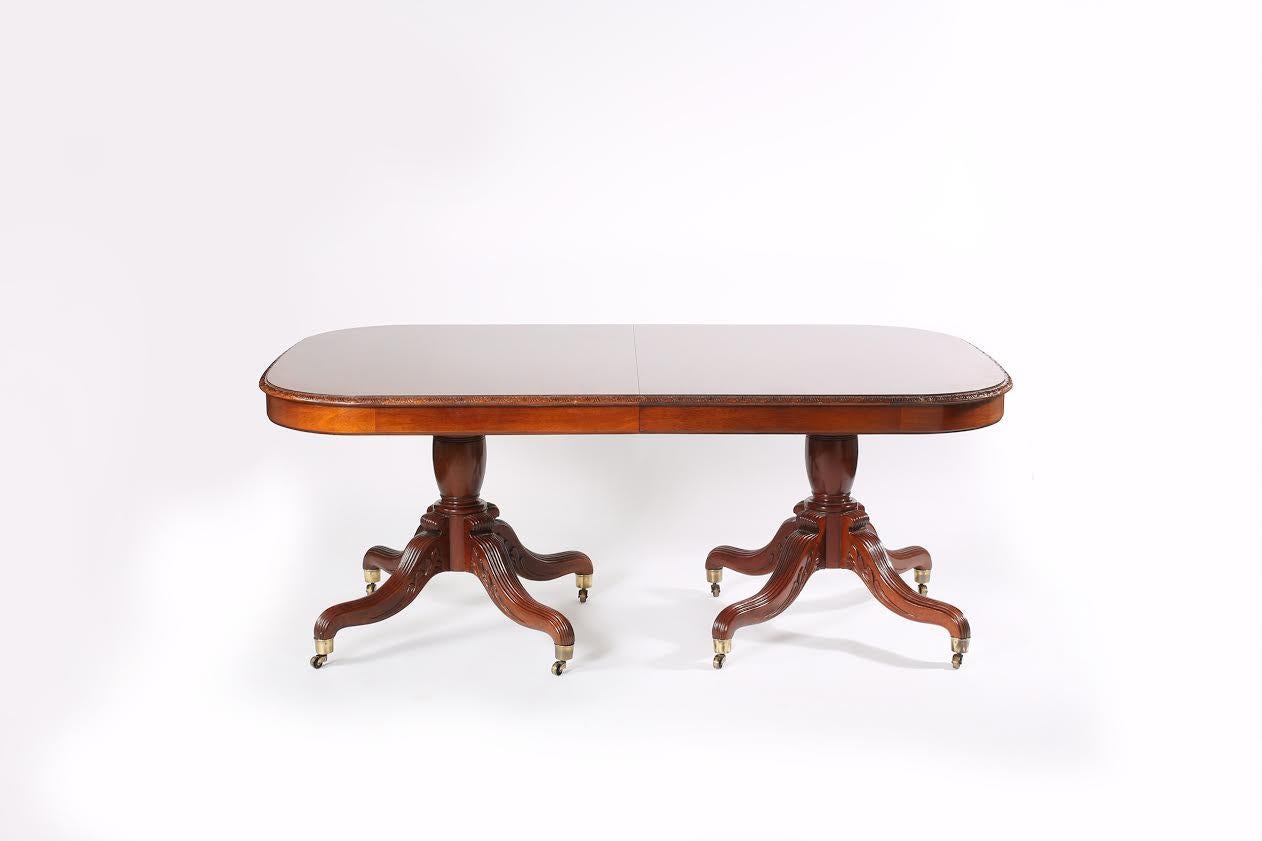 20th Century Mahogany Wood Dining Room Table For Sale 6