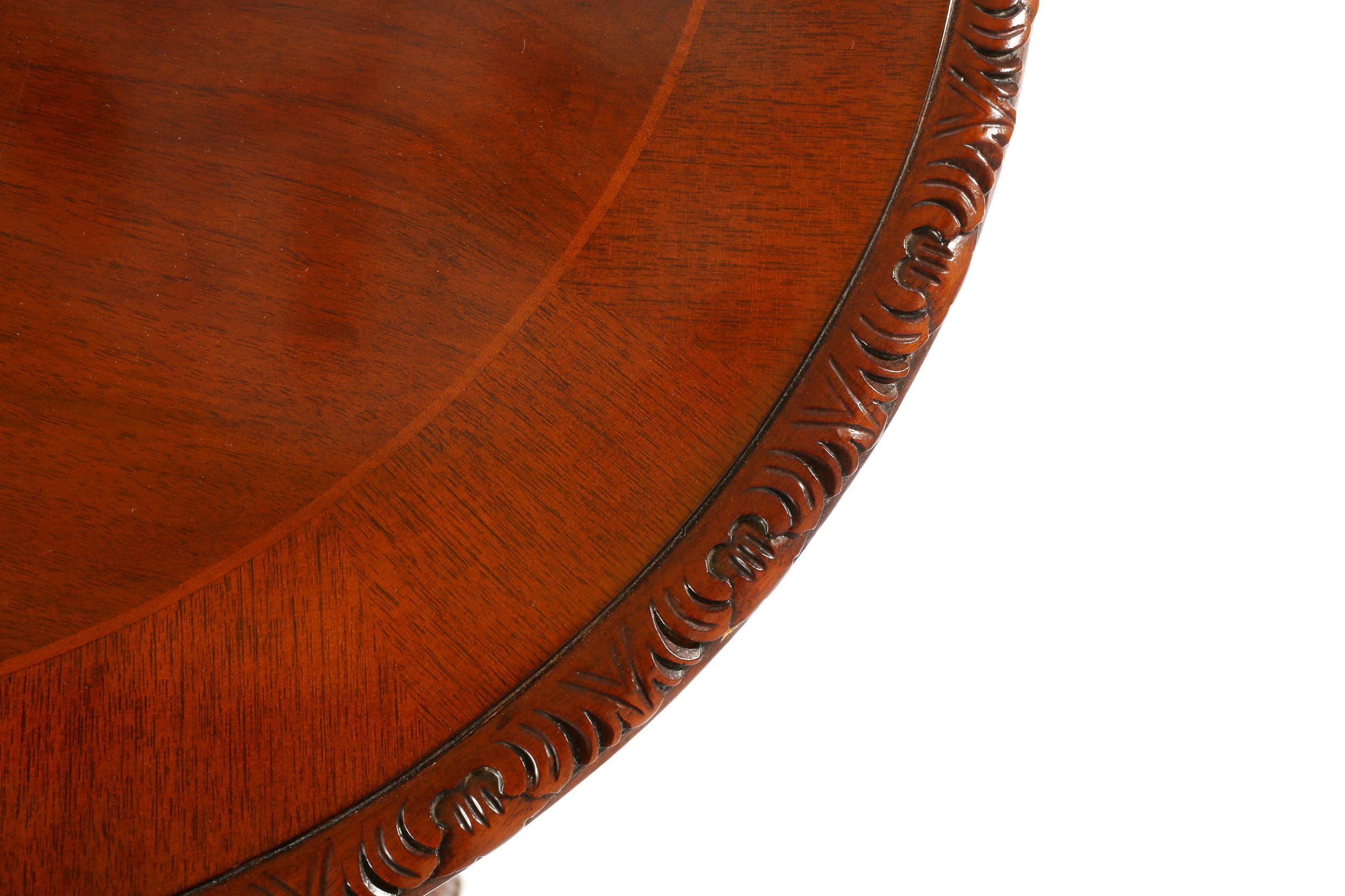 Laiton Table de salle à manger en bois d'acajou du XXe siècle en vente