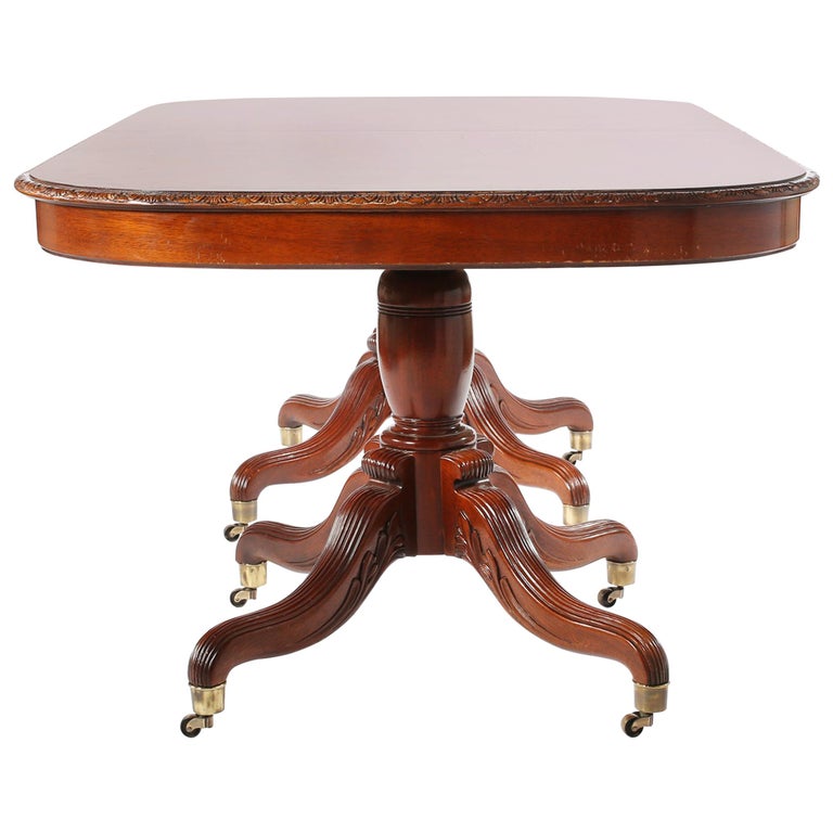 20th Century Mahogany Wood Dining Room Table For Sale at 1stDibs